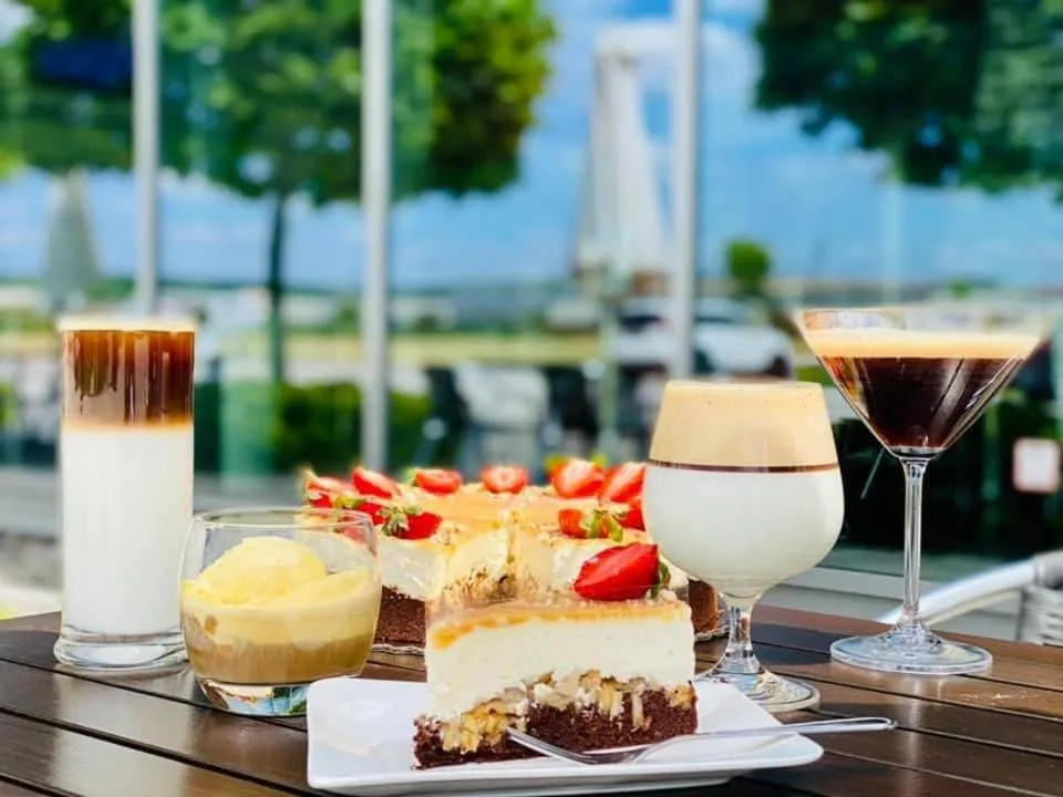 Restaurant/places to eat in AeroCafe