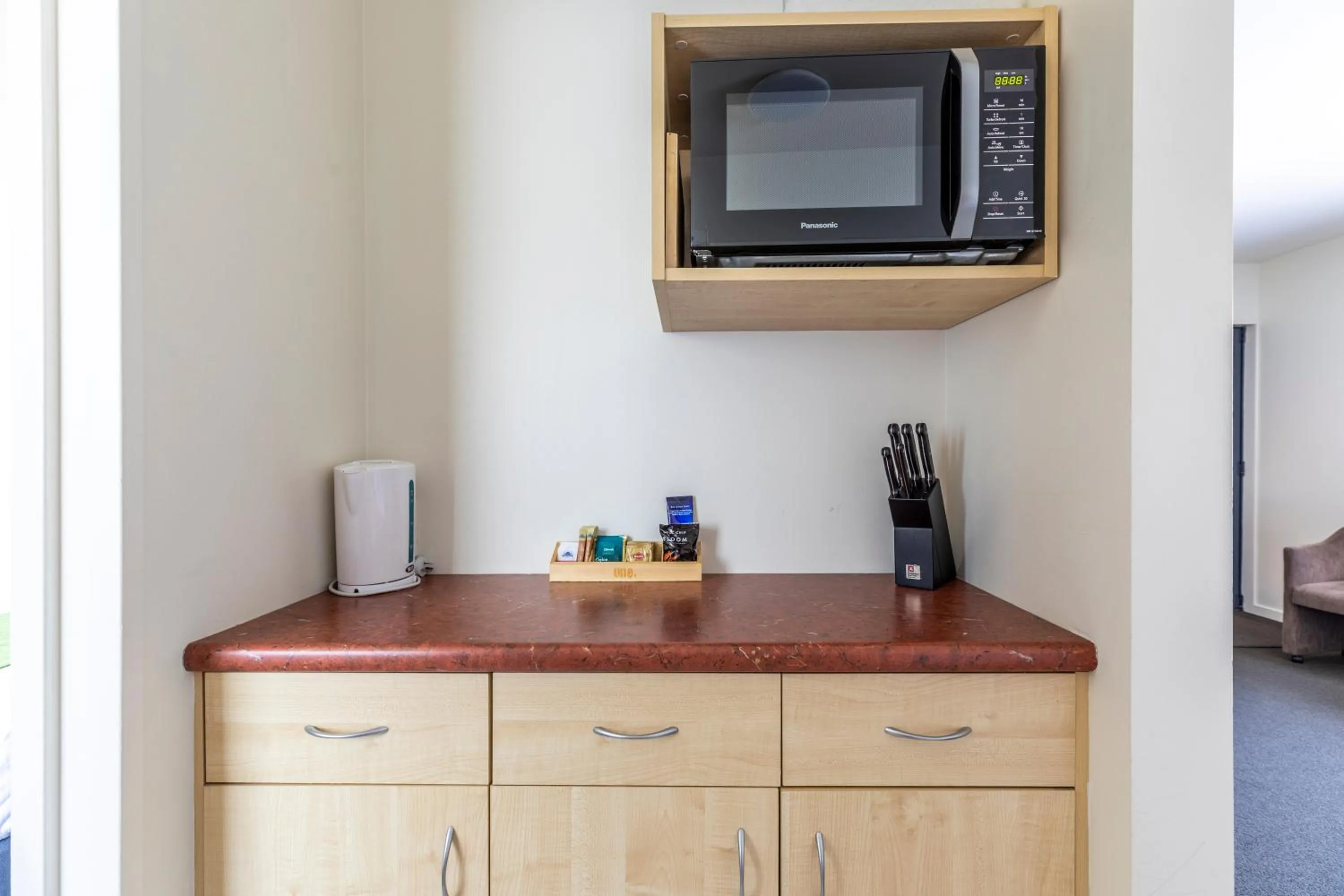 Kitchen or kitchenette in Bella Vista Motel Wellington