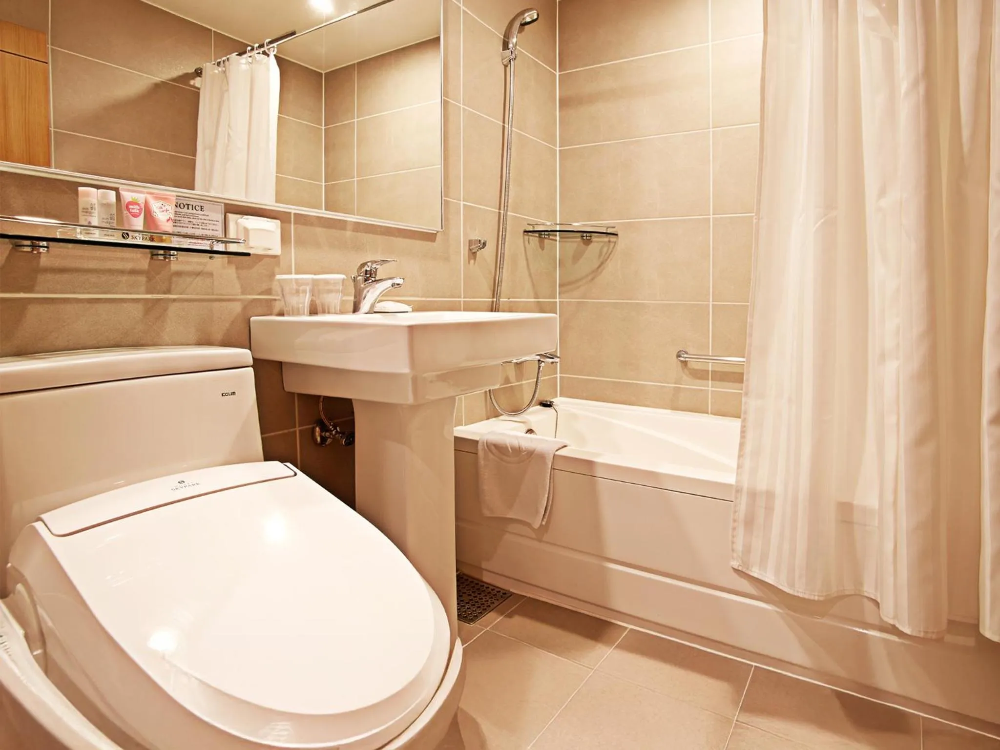 Bath in Hotel Skypark Myeongdong 1