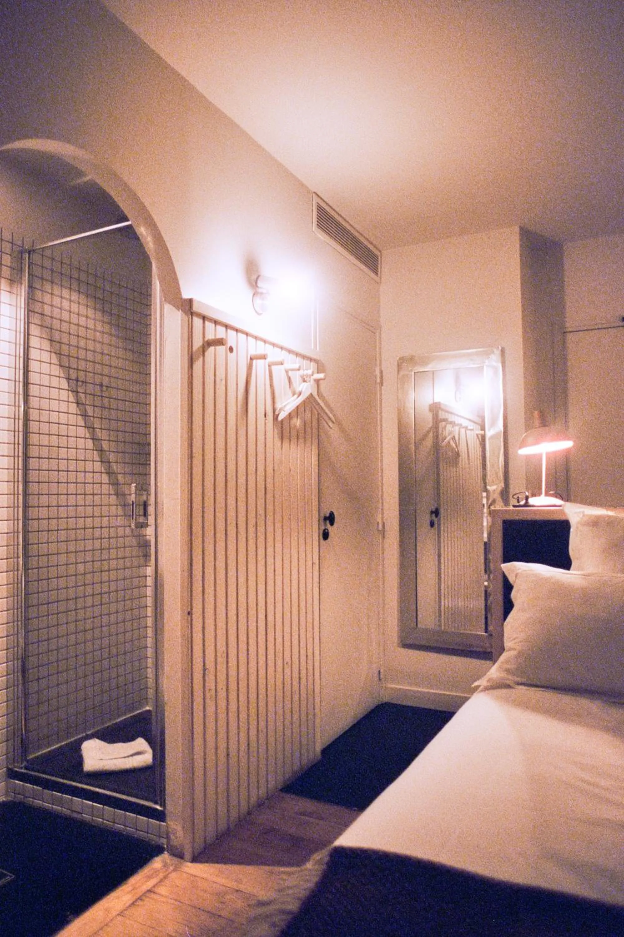 Photo of the whole room in Hotel Habituel