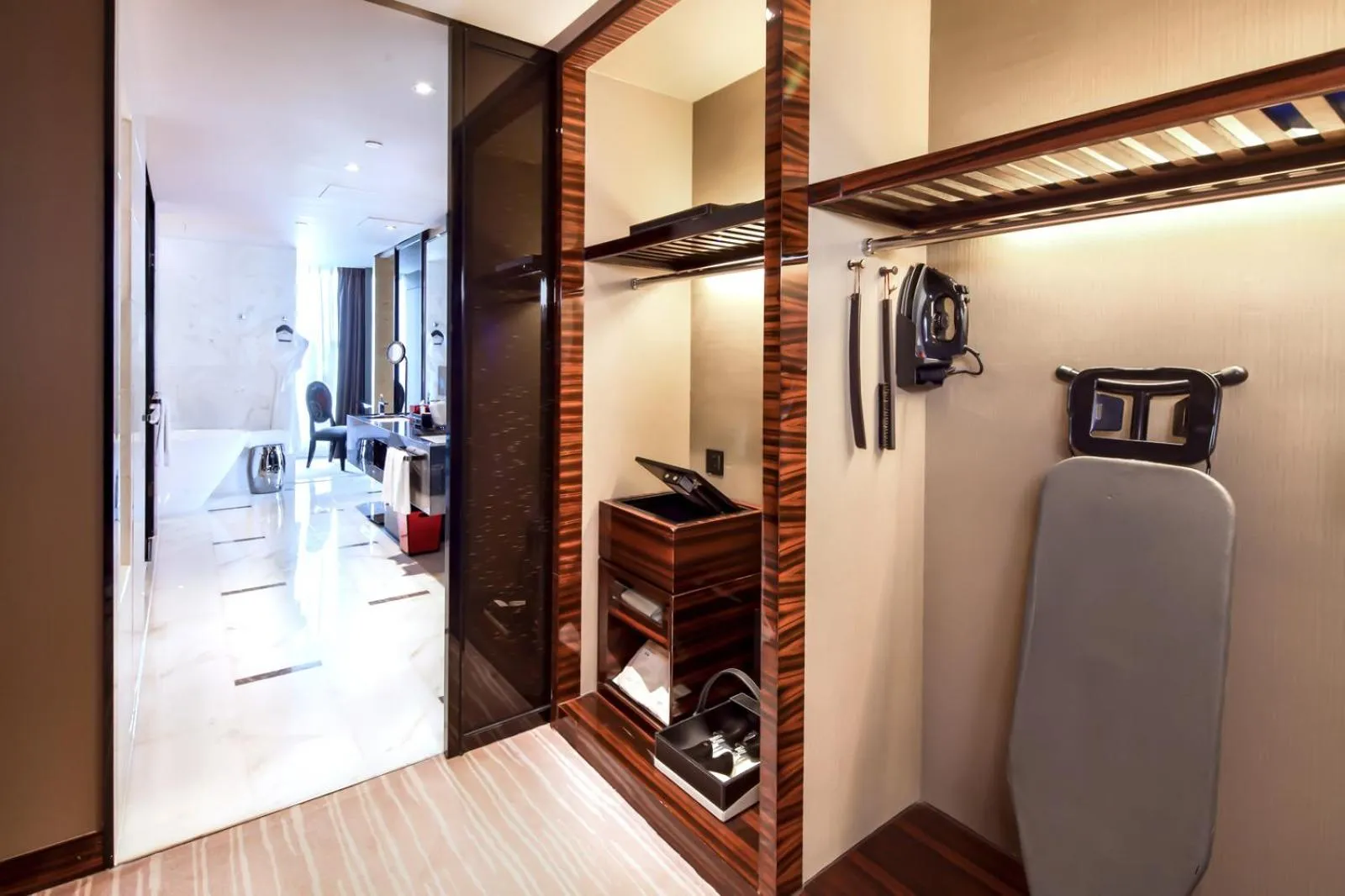 wardrobe in Sofitel Guangzhou Sunrich