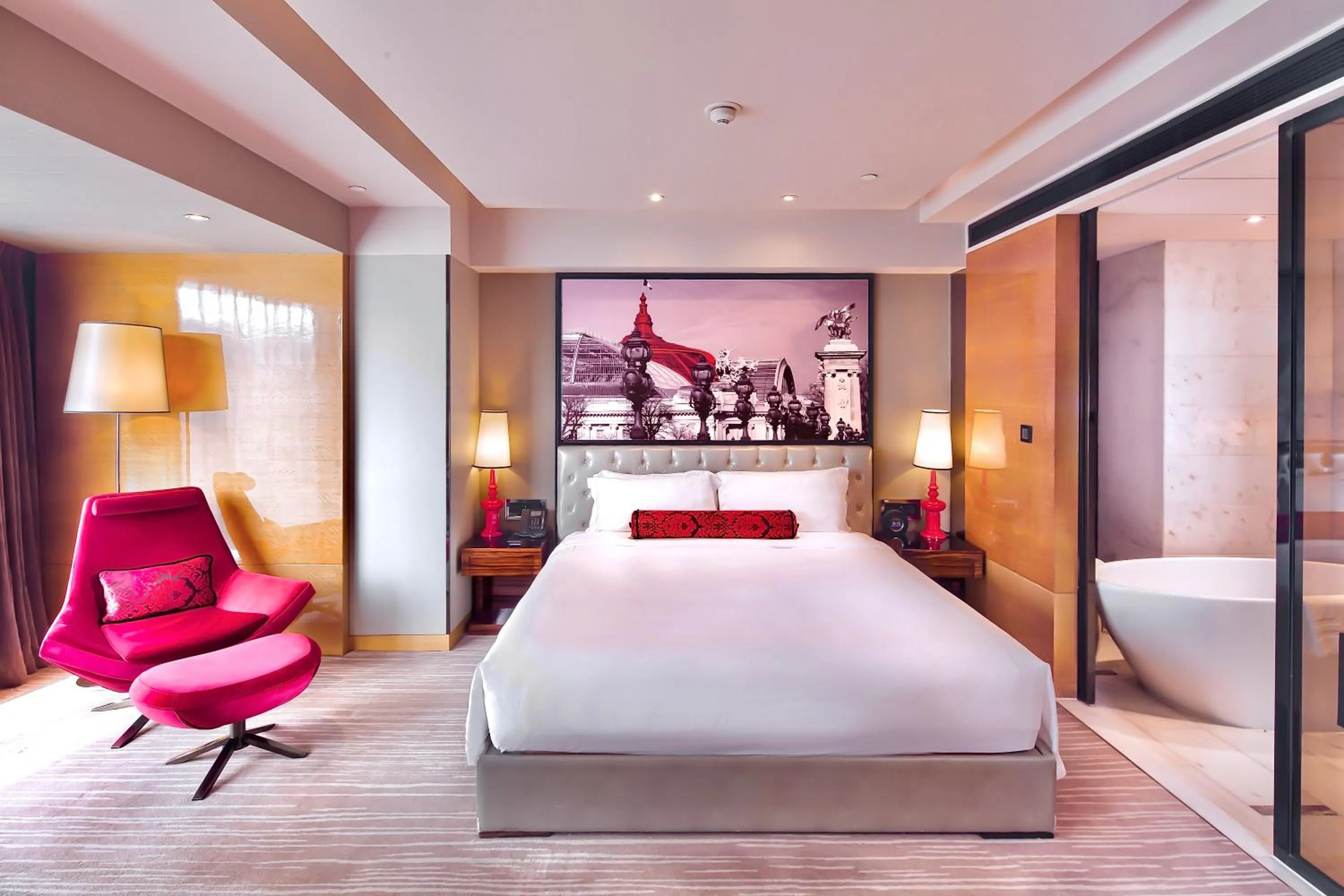 Bed in Sofitel Guangzhou Sunrich