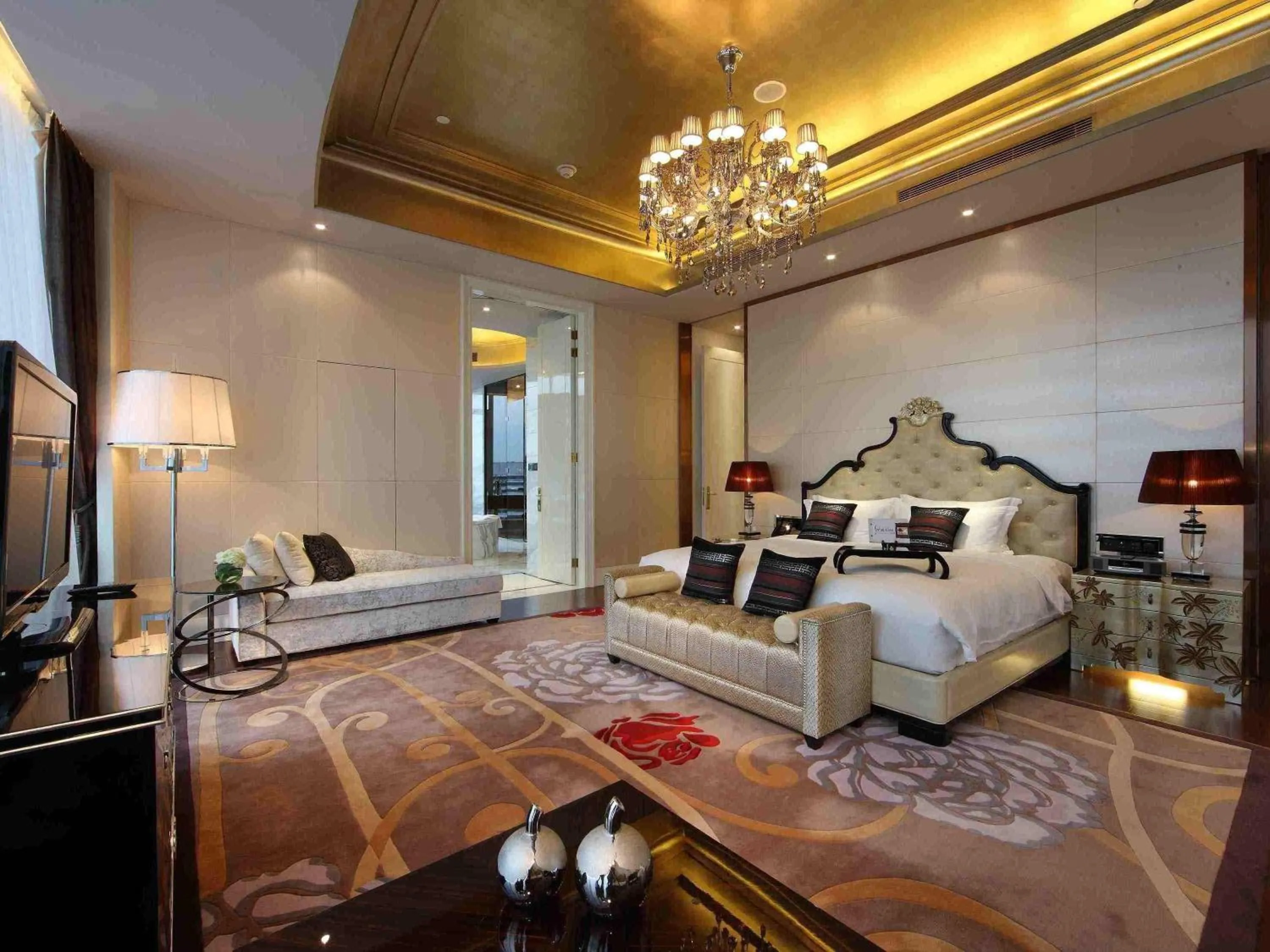 Bedroom, Bed in Sofitel Guangzhou Sunrich