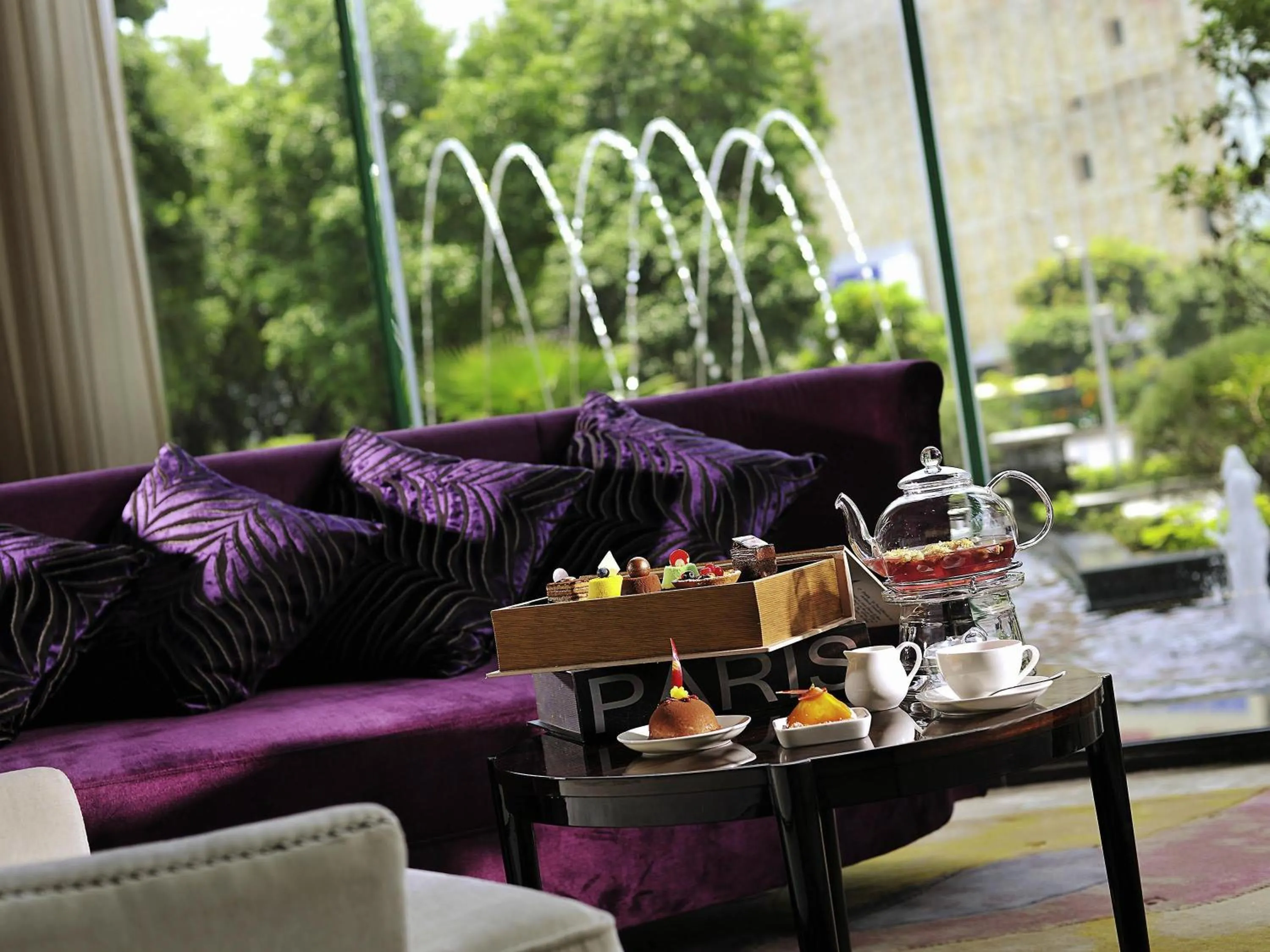 Lounge or bar in Sofitel Guangzhou Sunrich