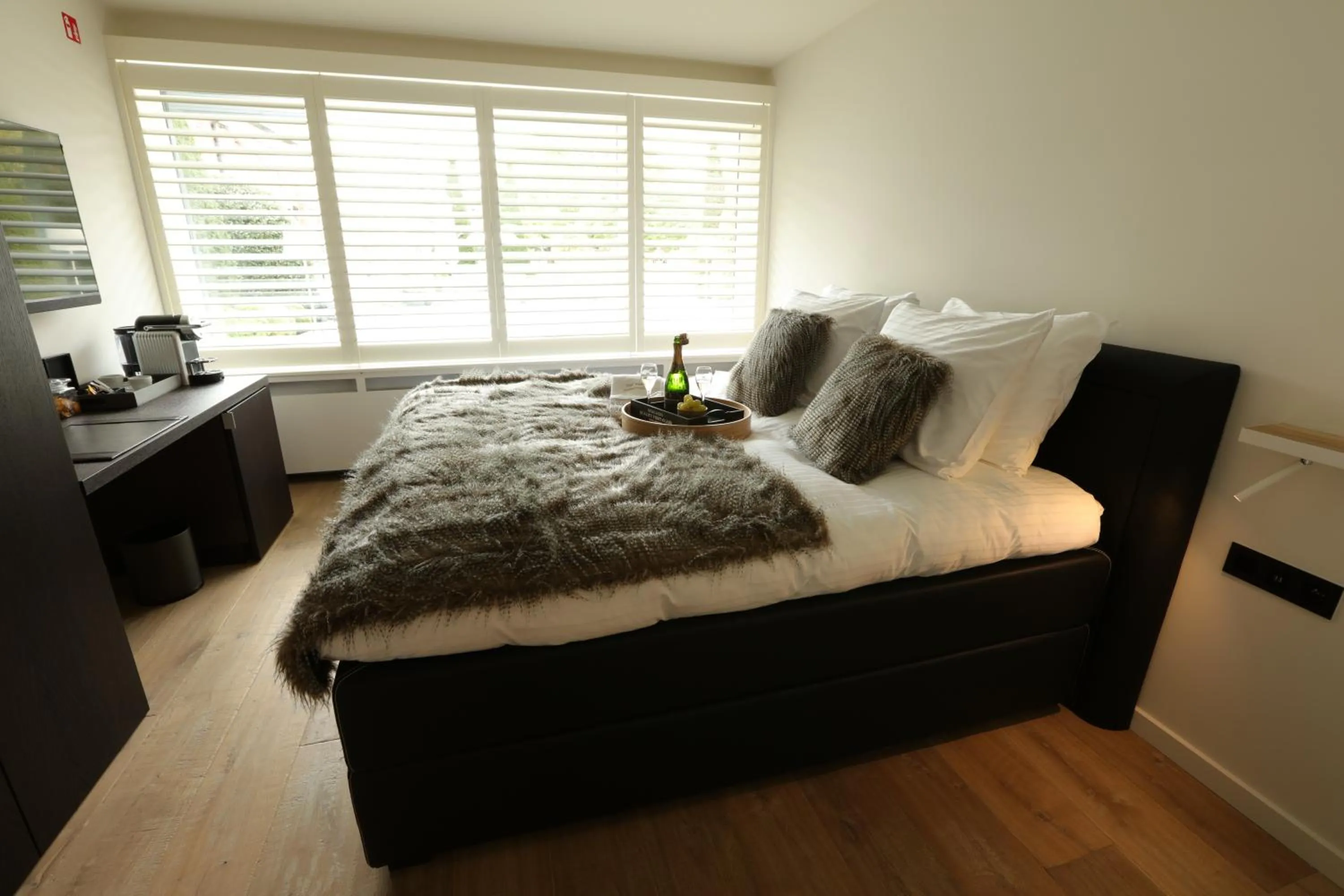 Bedroom, Bed in Hof Van Volmersele - Luxury B&B