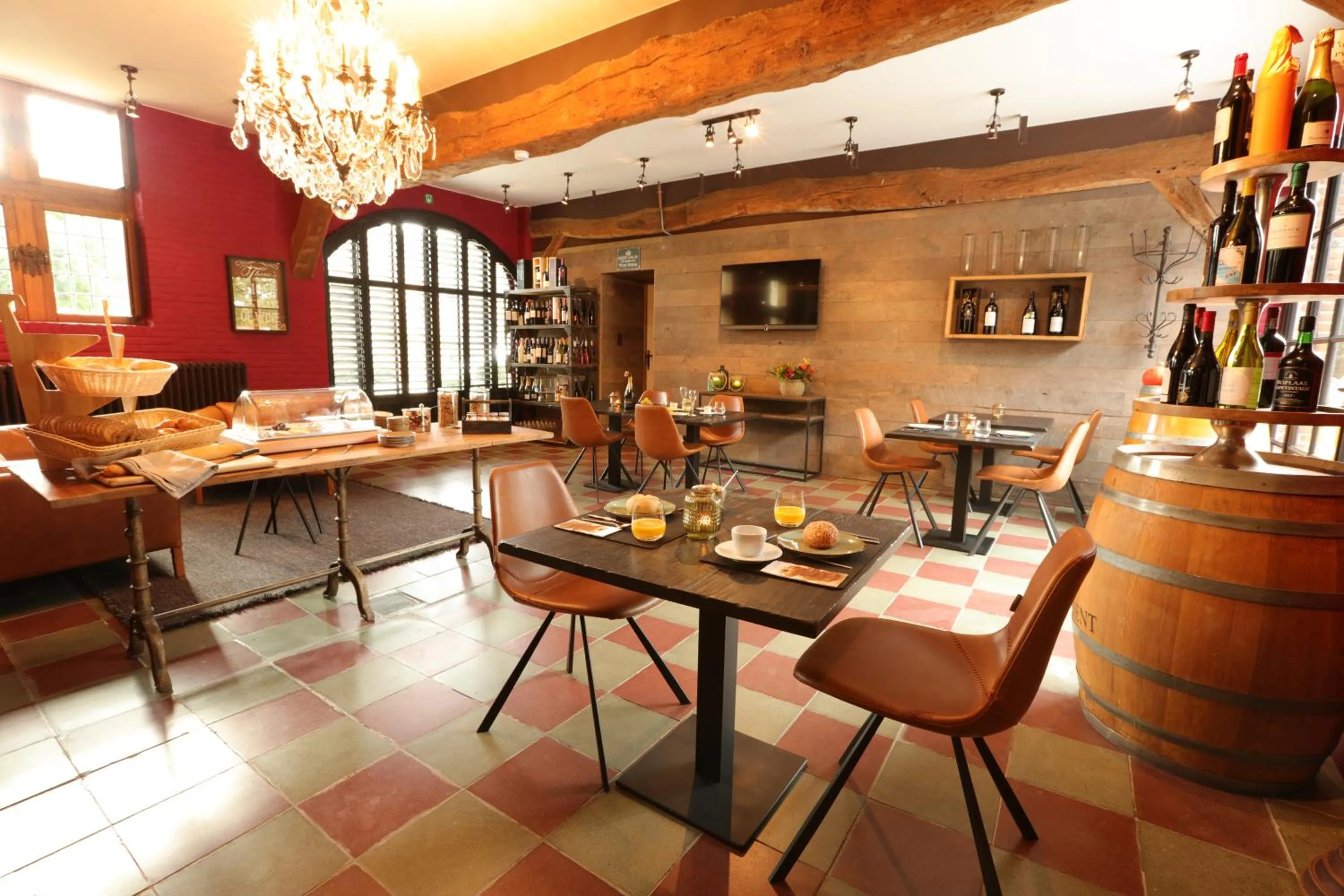 Communal lounge/ TV room in Hof Van Volmersele - Luxury B&B