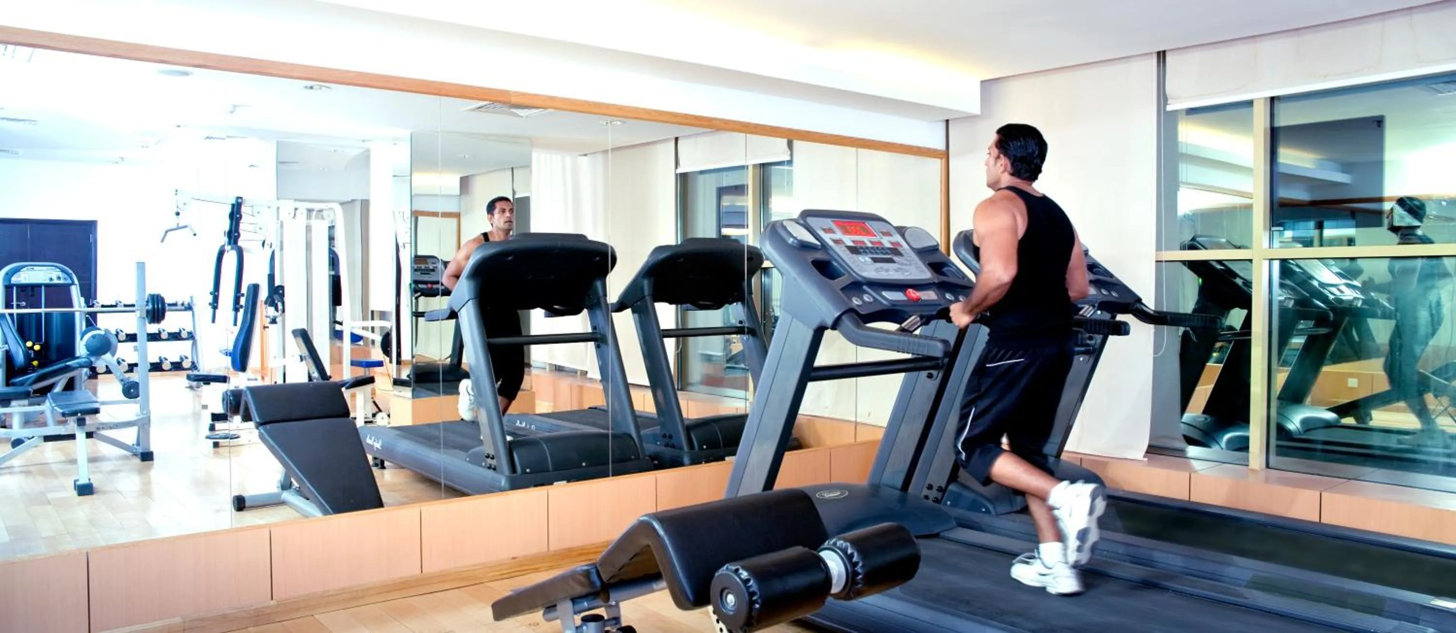 Fitness centre/facilities in Corp Executive Hotel Doha Suites