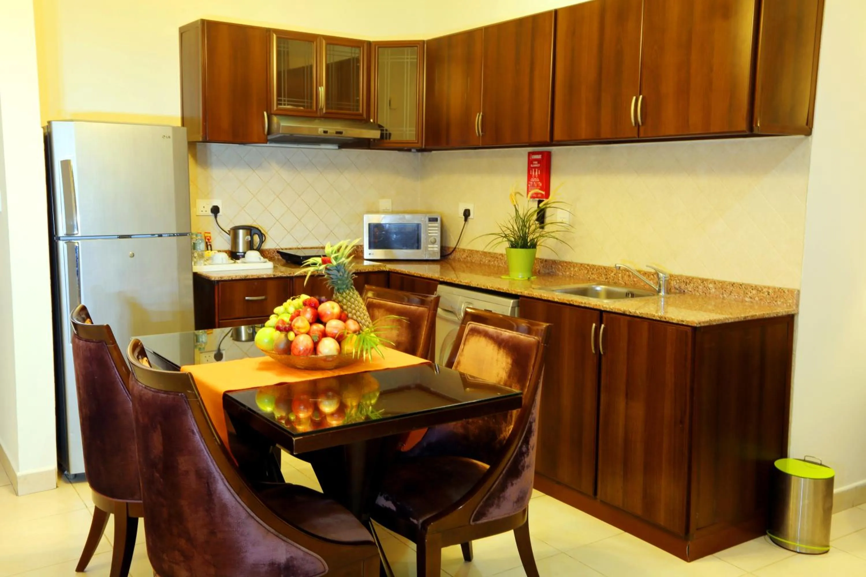 Coffee/tea facilities in Corp Executive Hotel Doha Suites
