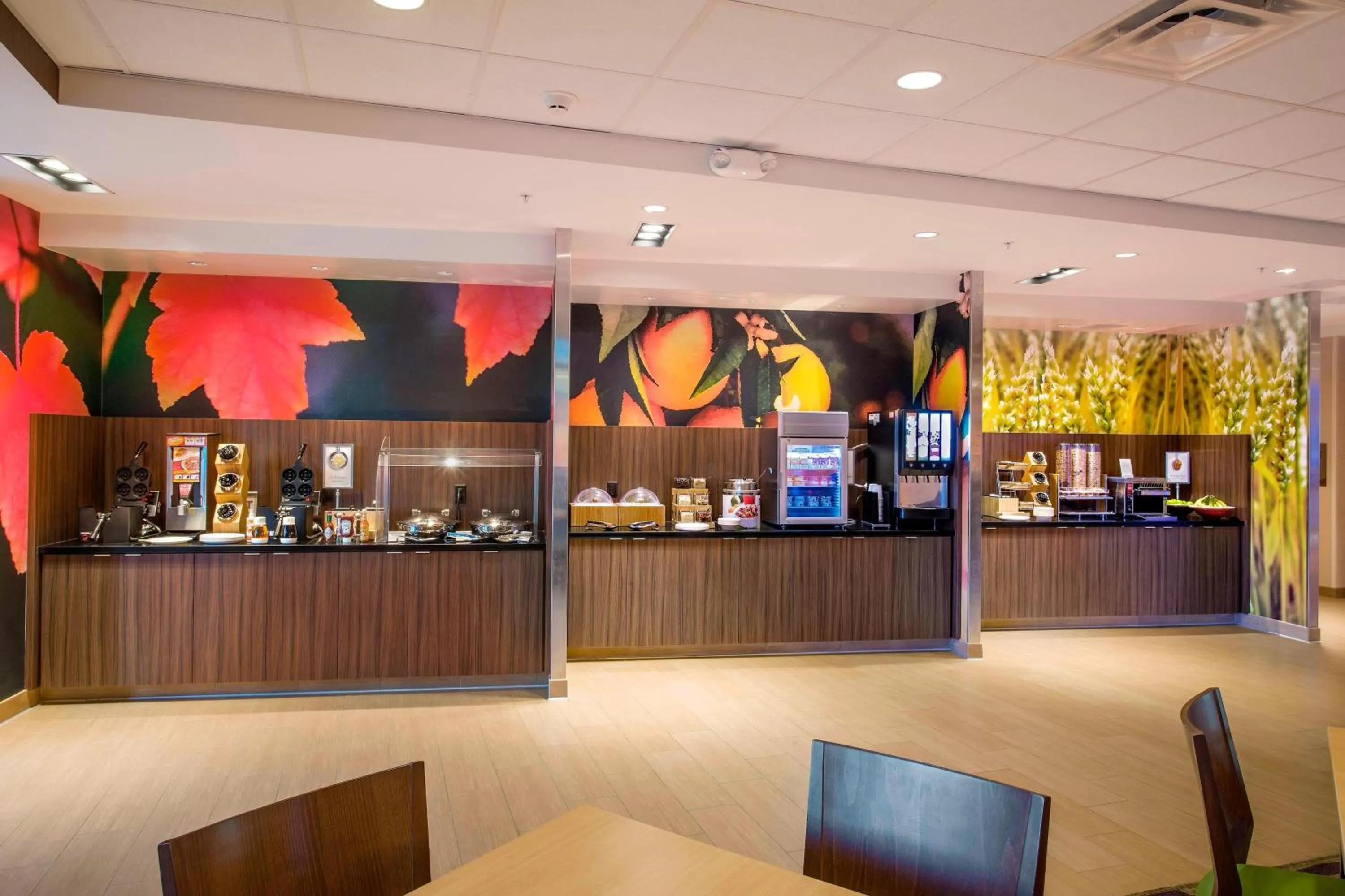 Breakfast in Fairfield Inn & Suites by Marriott Phoenix Tempe/Airport