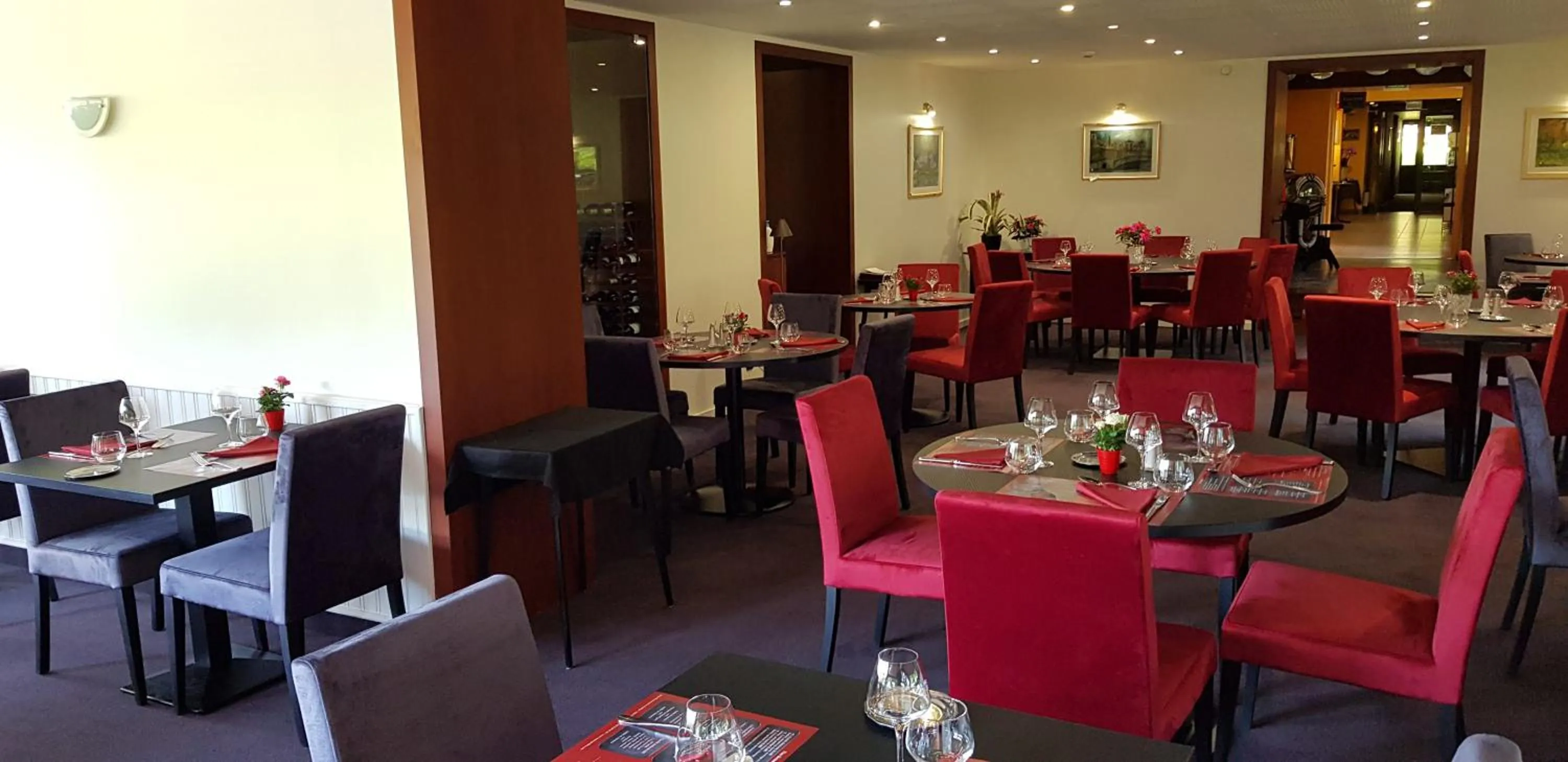 Restaurant/places to eat in Le Pavillon