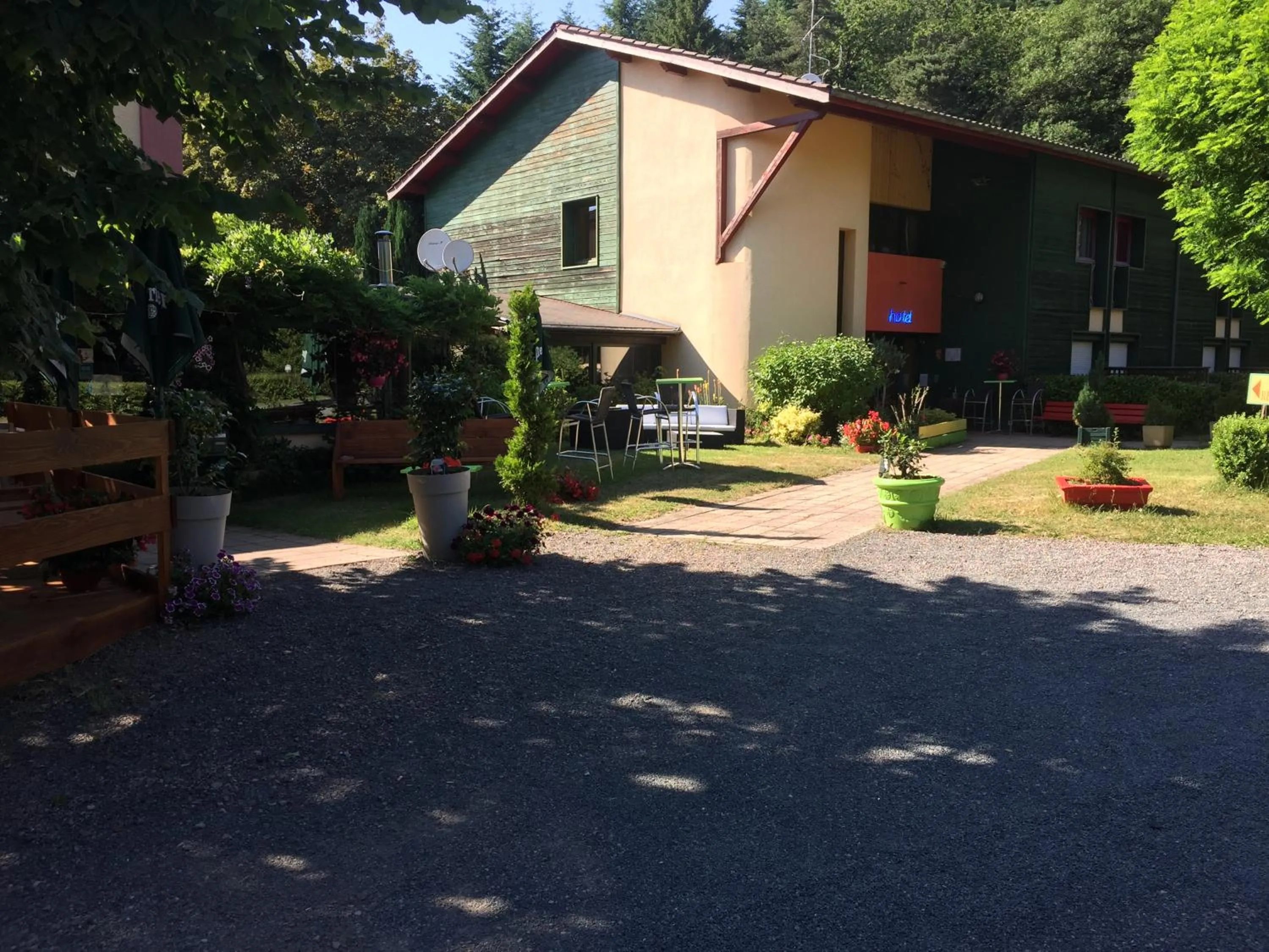 Facade/entrance in Le Pavillon