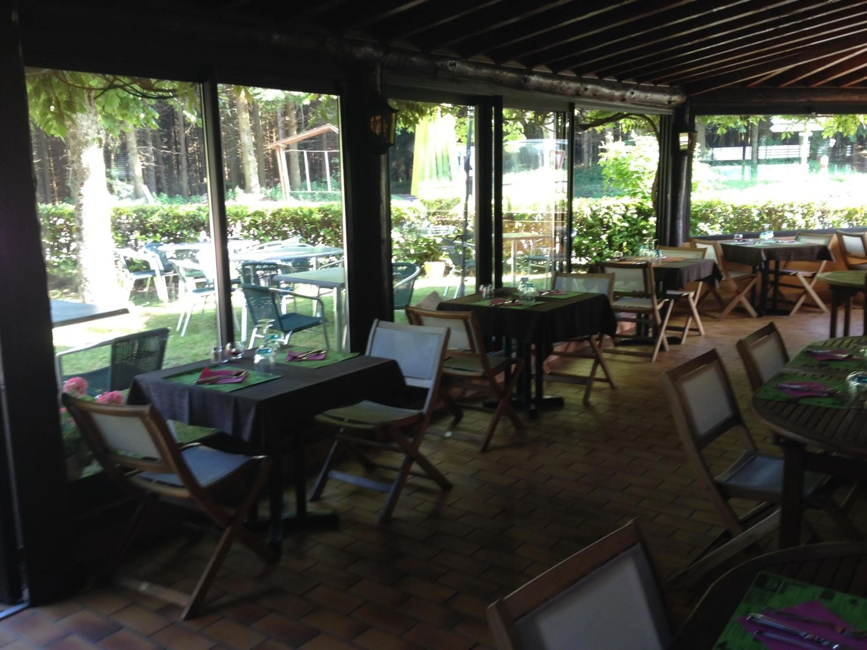 Restaurant/places to eat in Le Pavillon