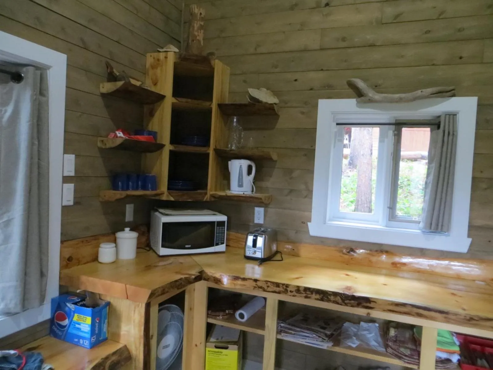 Kitchen or kitchenette in La maison sous les arbres