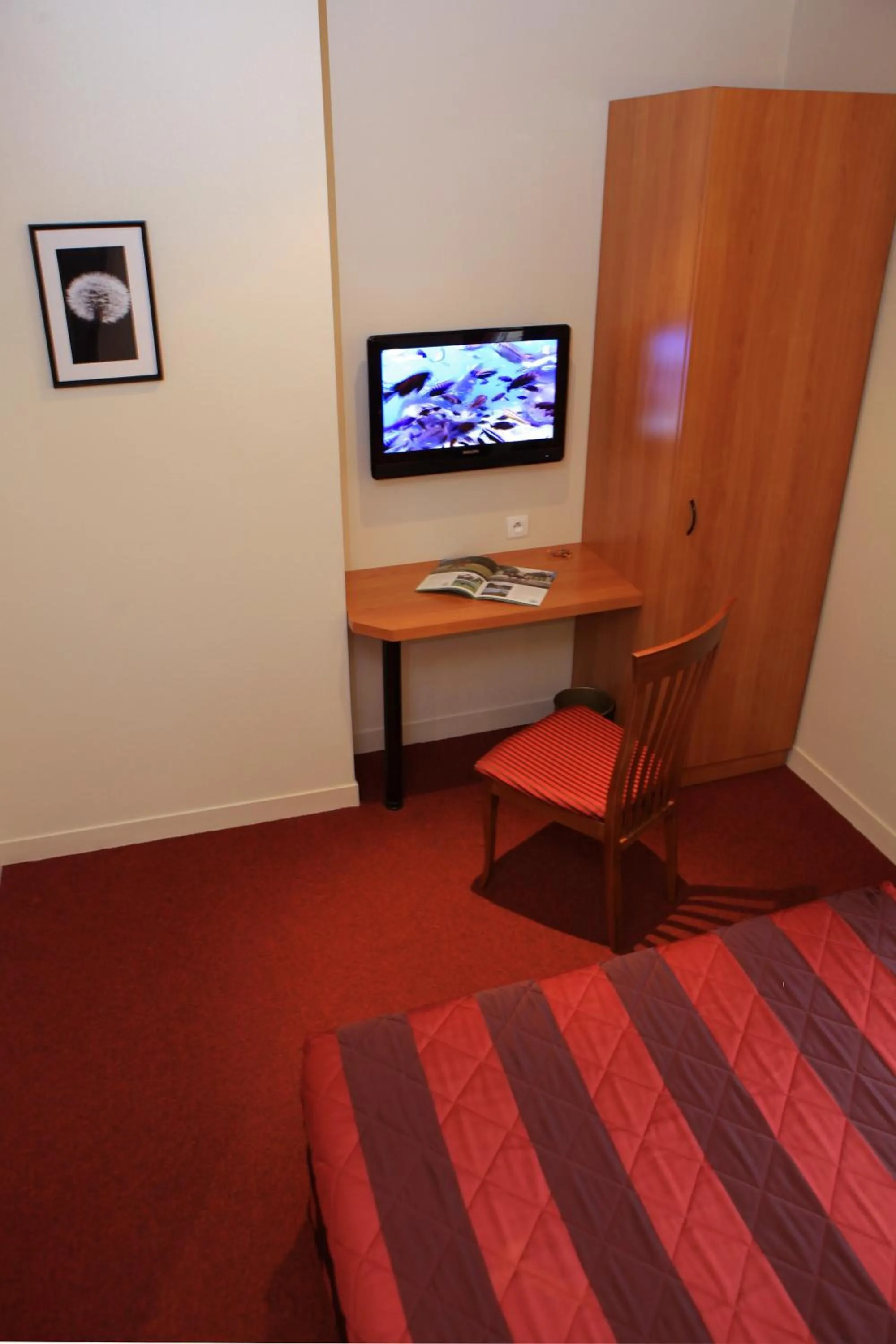 TV and multimedia, Bed in La Consigne Caen Gare SNCF Centre