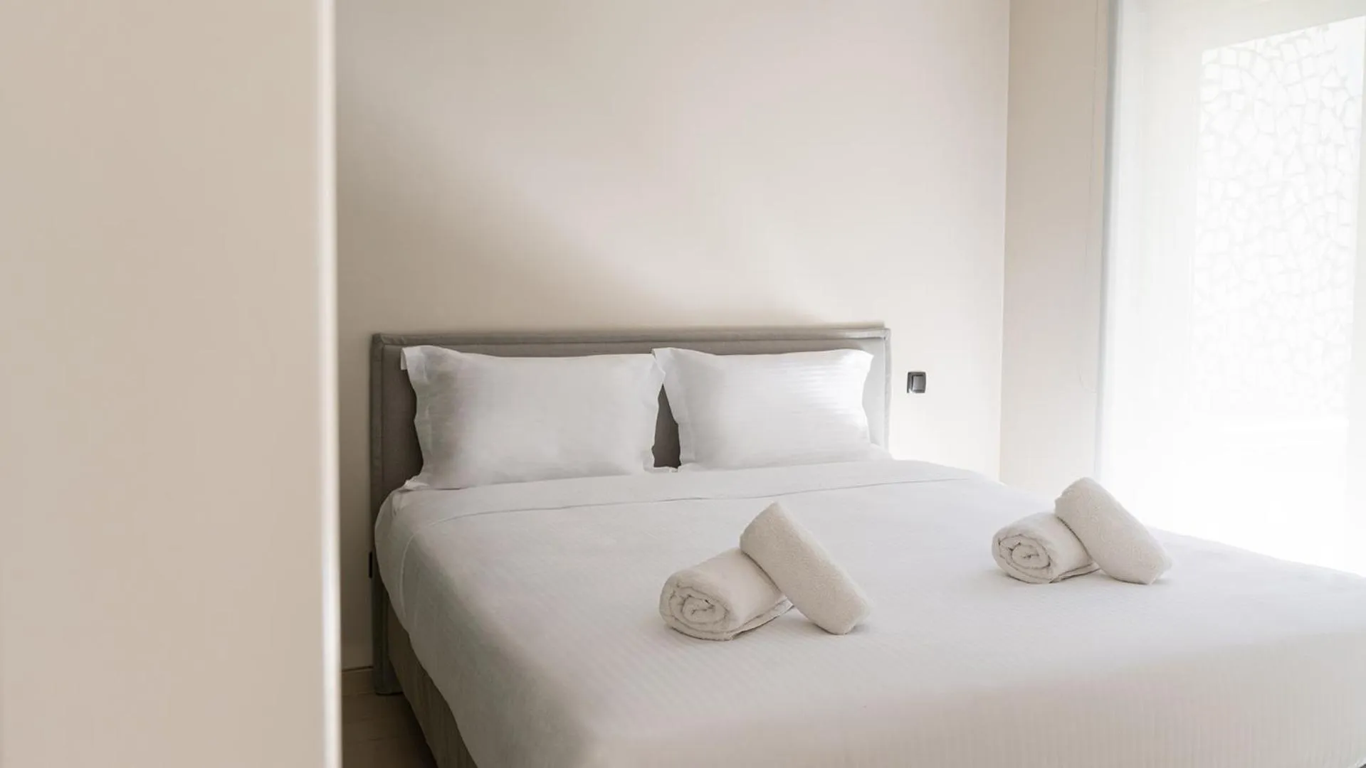 Bed in Athens Mosaico Suites & Apartments