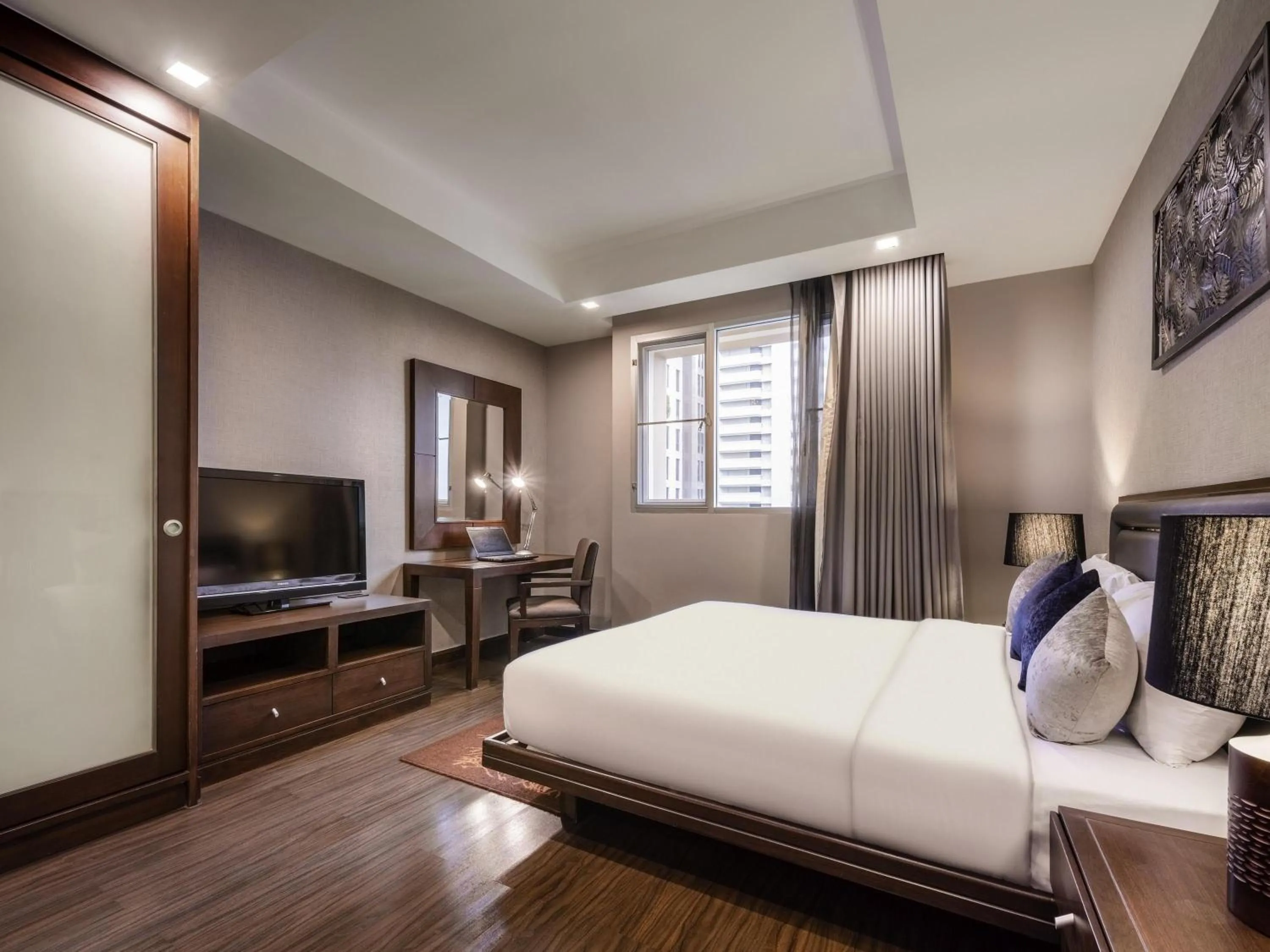 Bedroom, Bed in Grand Mercure Bangkok Asoke Residence