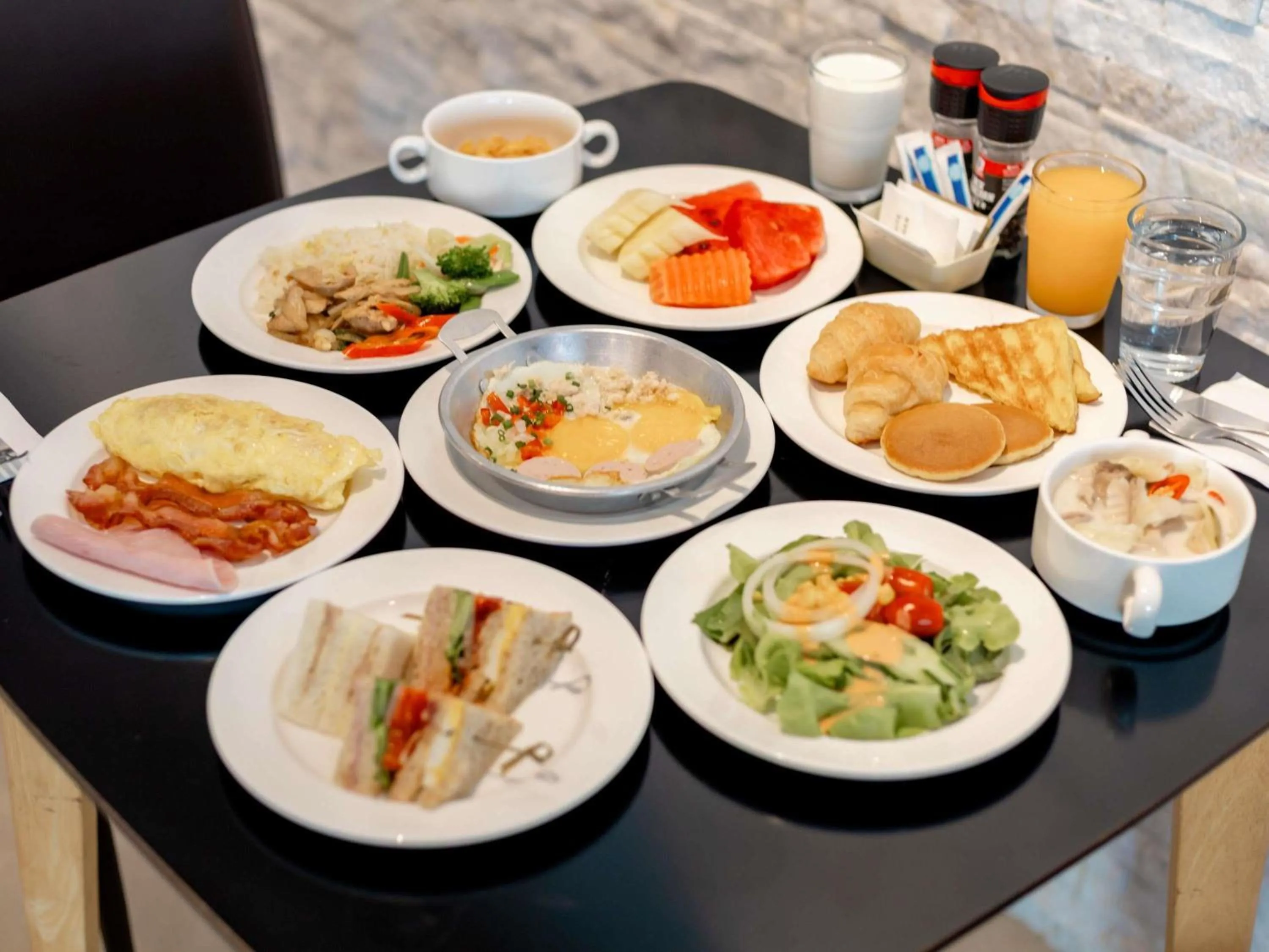 Breakfast in Grand Mercure Bangkok Asoke Residence