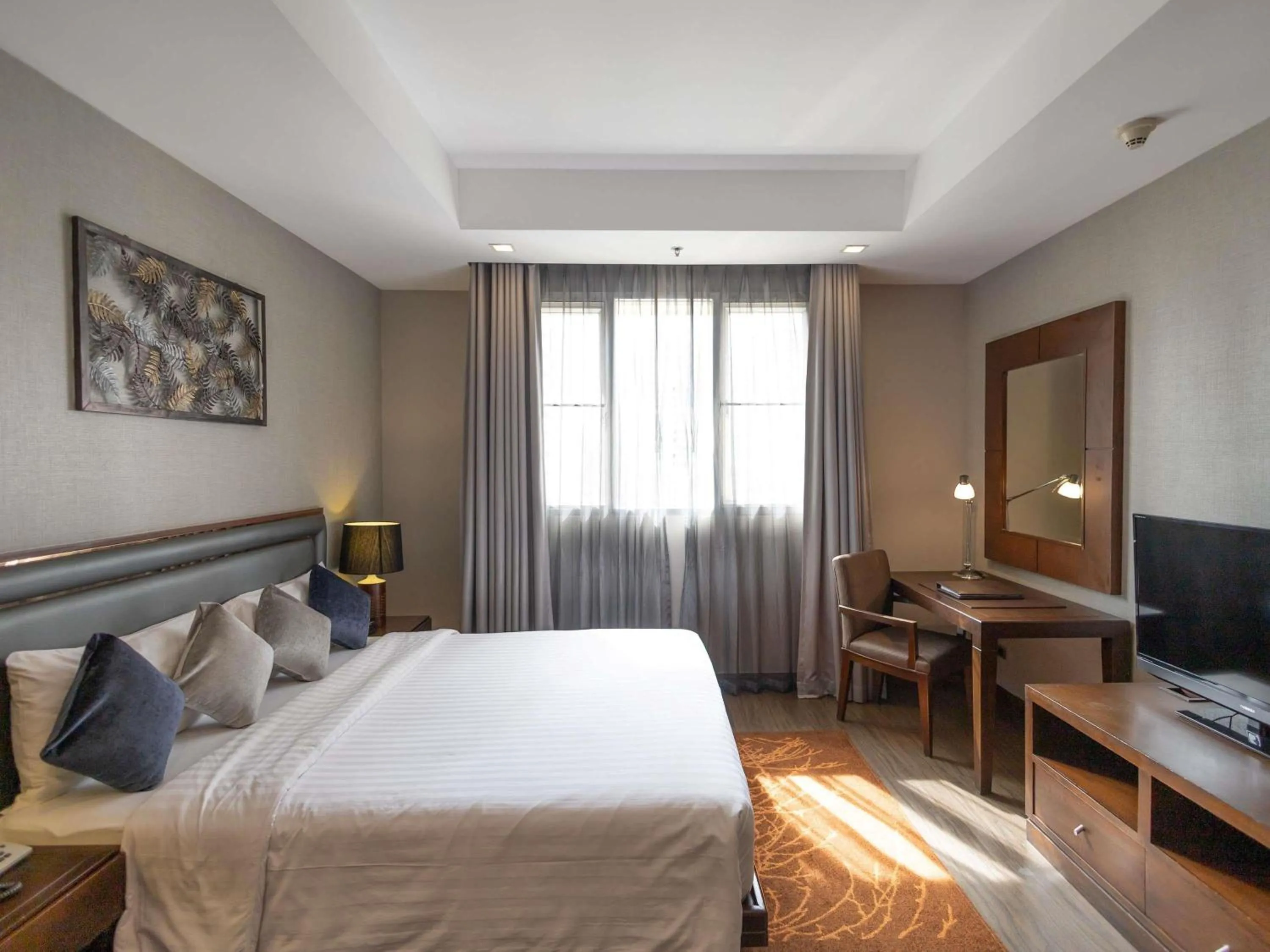 Bedroom, Bed in Grand Mercure Bangkok Asoke Residence