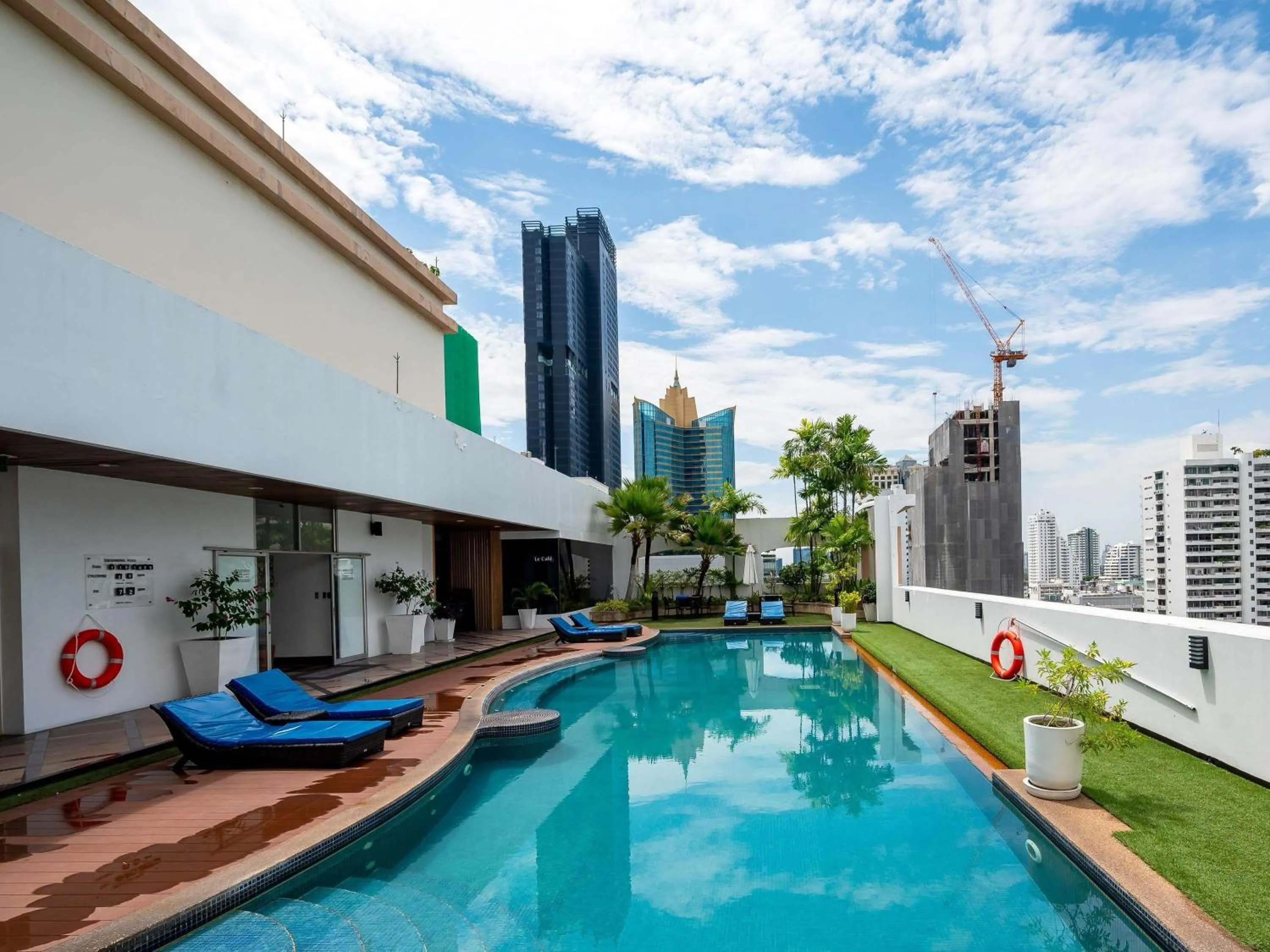 Pool view in Grand Mercure Bangkok Asoke Residence