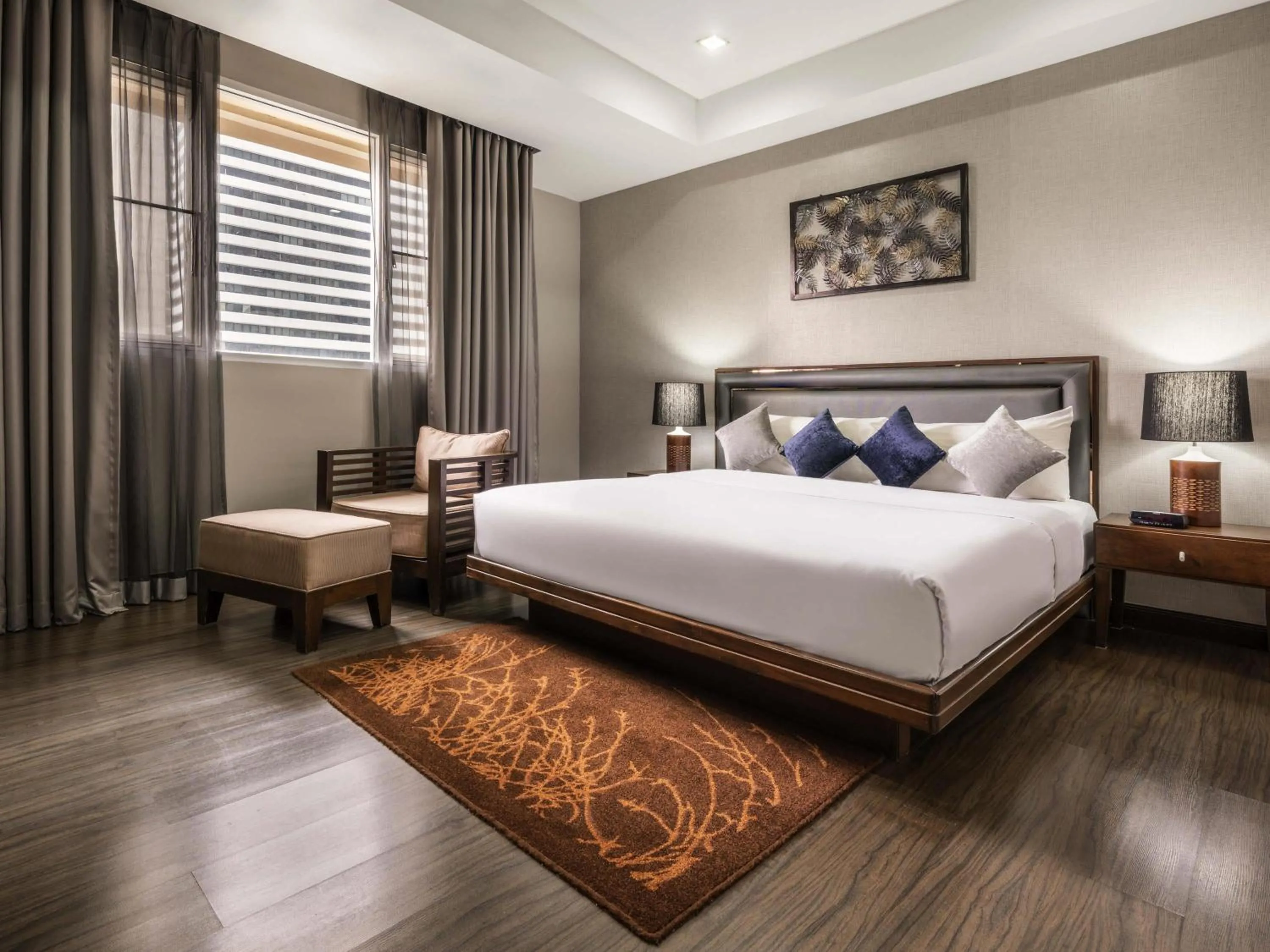 Bedroom, Bed in Grand Mercure Bangkok Asoke Residence