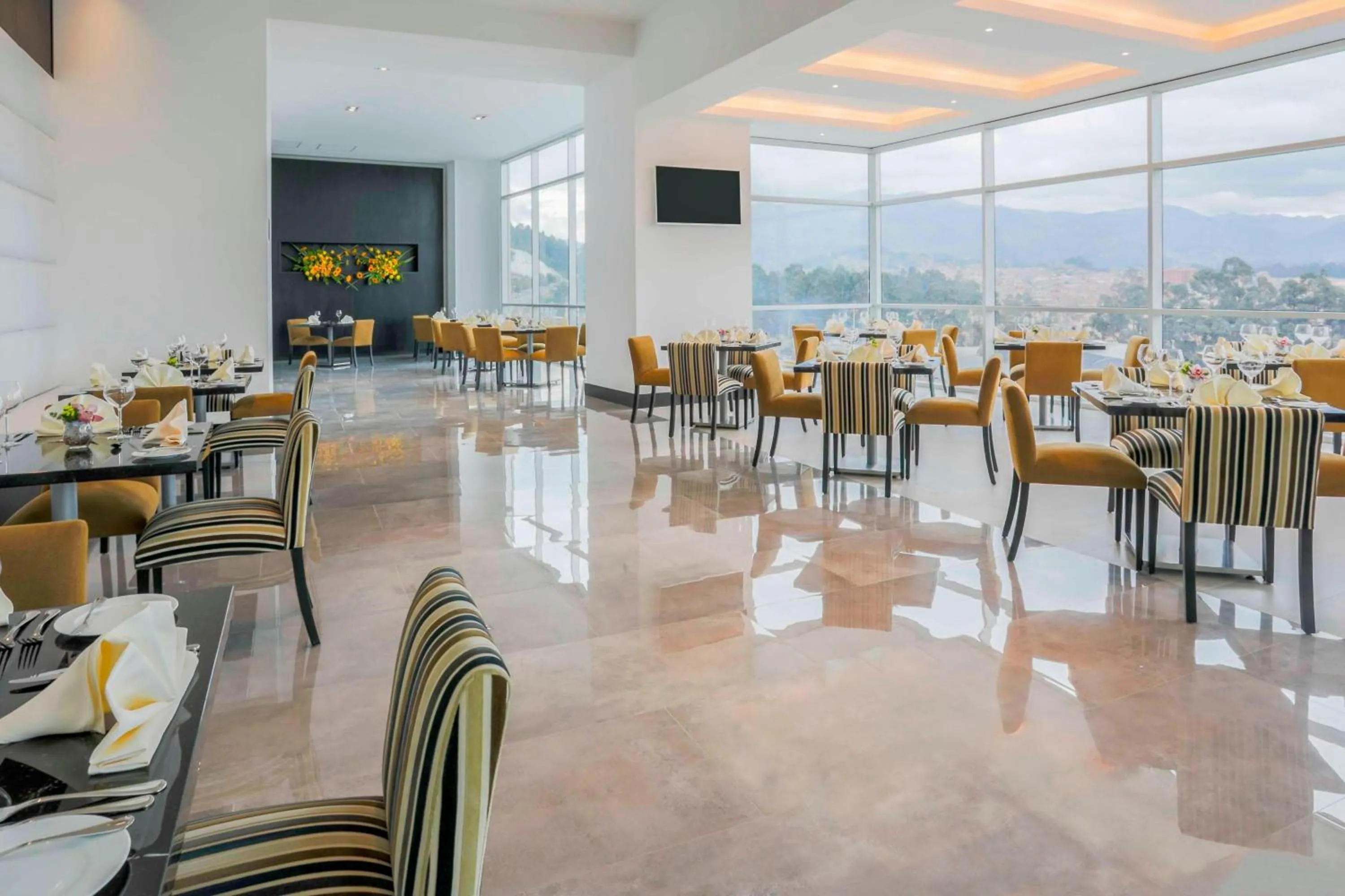 Restaurant/places to eat in Four Points by Sheraton Cuenca