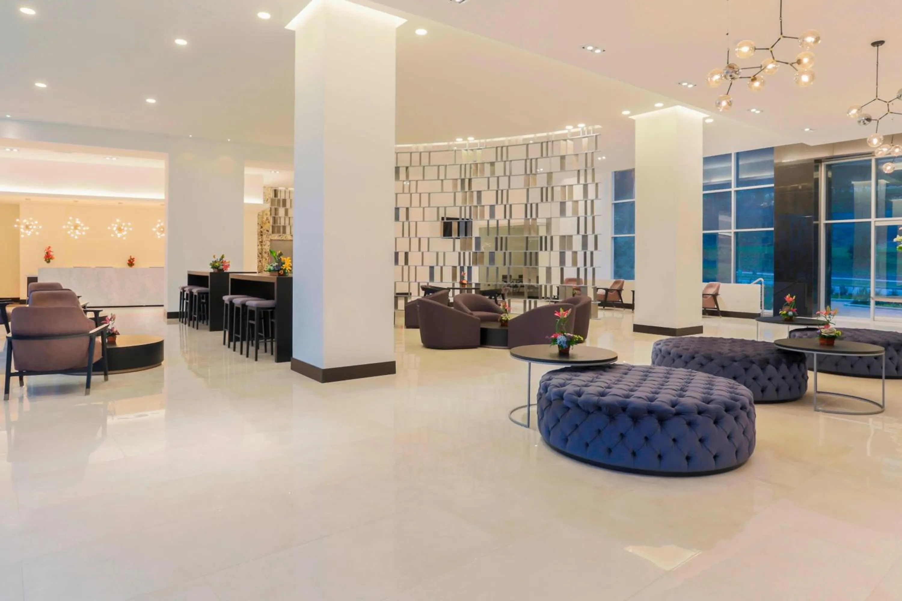 Lobby or reception in Four Points by Sheraton Cuenca
