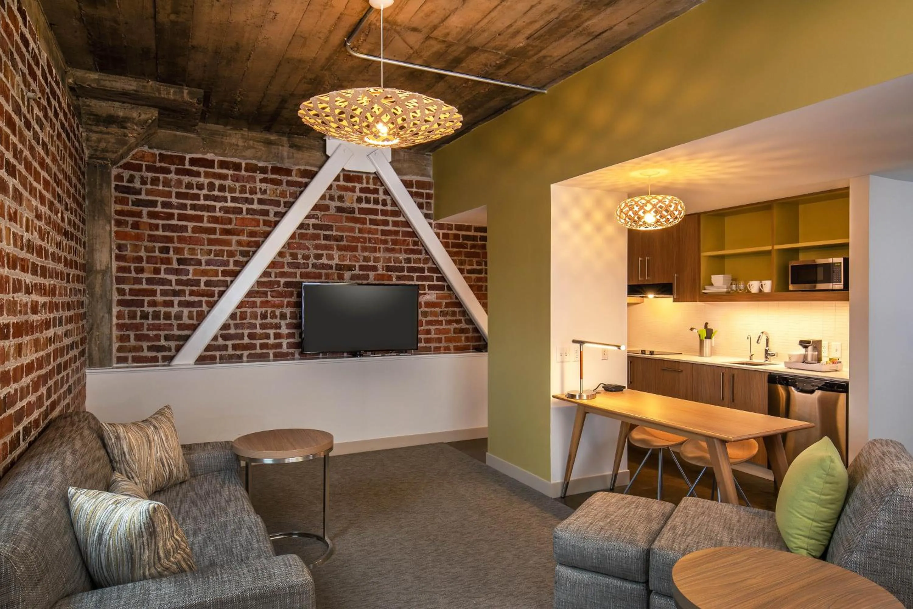 Photo of the whole room in Element Moline