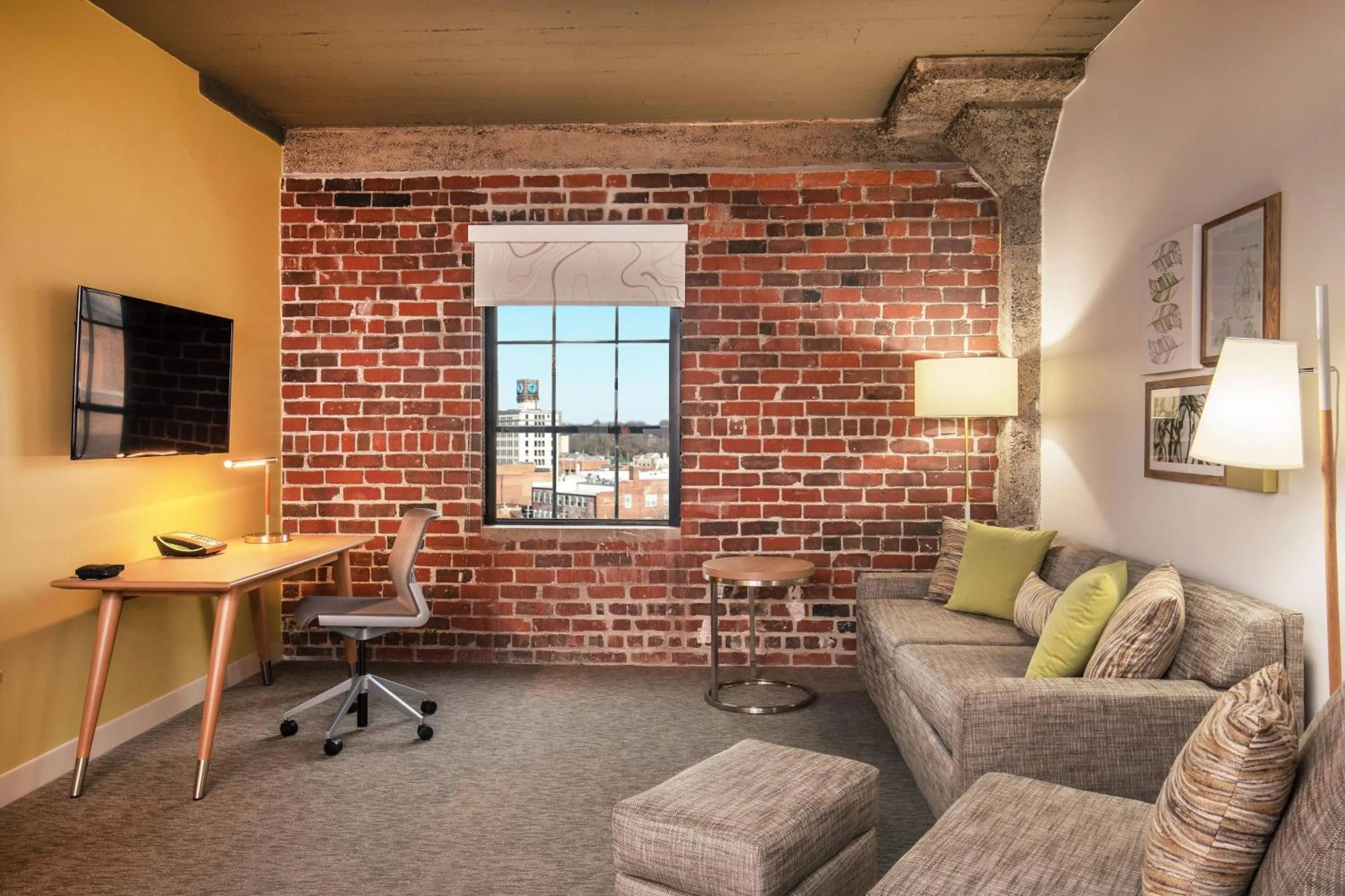 Photo of the whole room in Element Moline