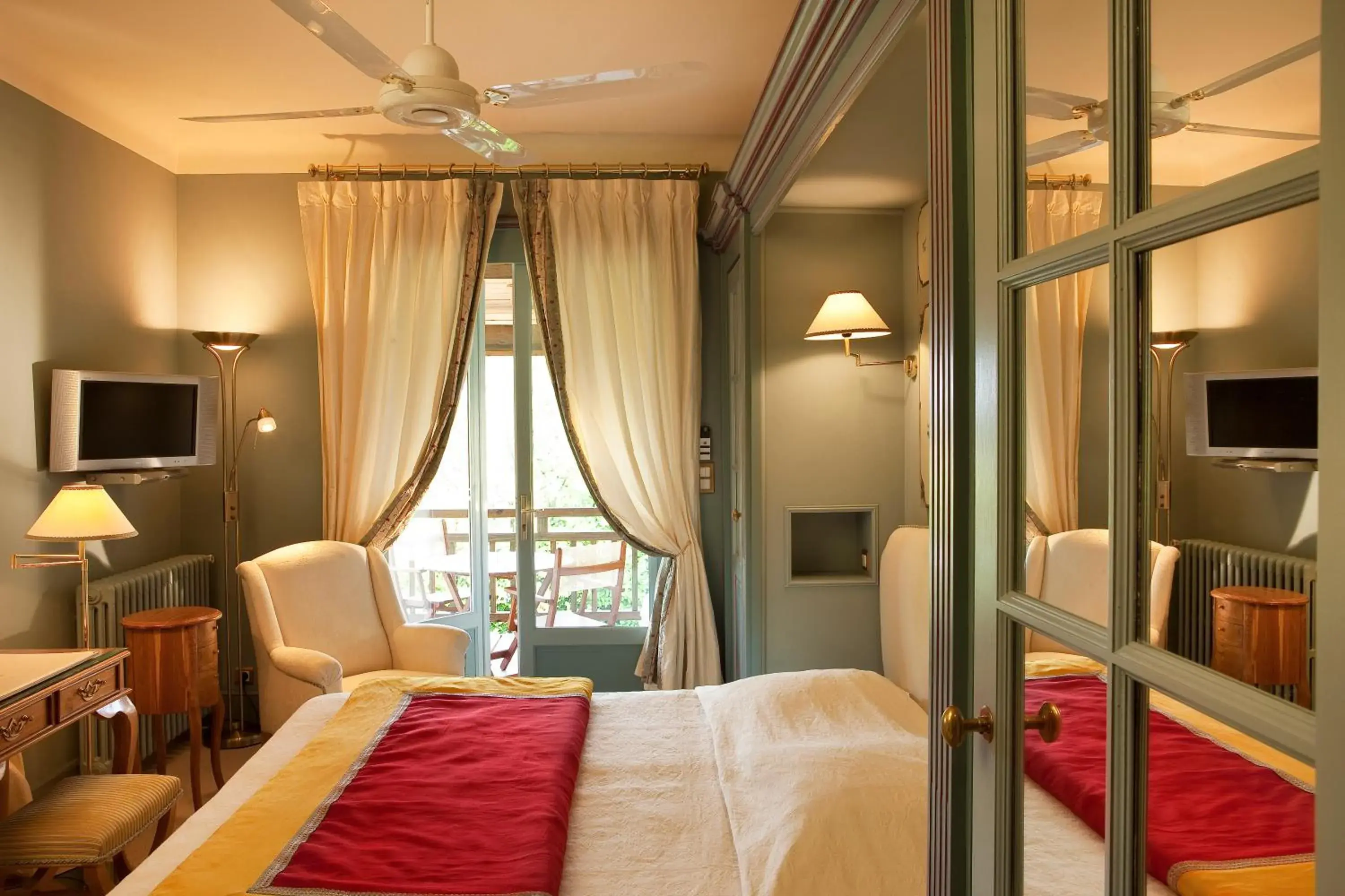 Superior Double Room 4 - Garden Side - Panoramic Terrace in Villa MARSAN - Maison Hervé-Martin GARRAPIT Superior Double Room 4 - Garden Side - Panoramic Terrace in Villa MARSAN - Maison Hervé-Martin GARRAPIT