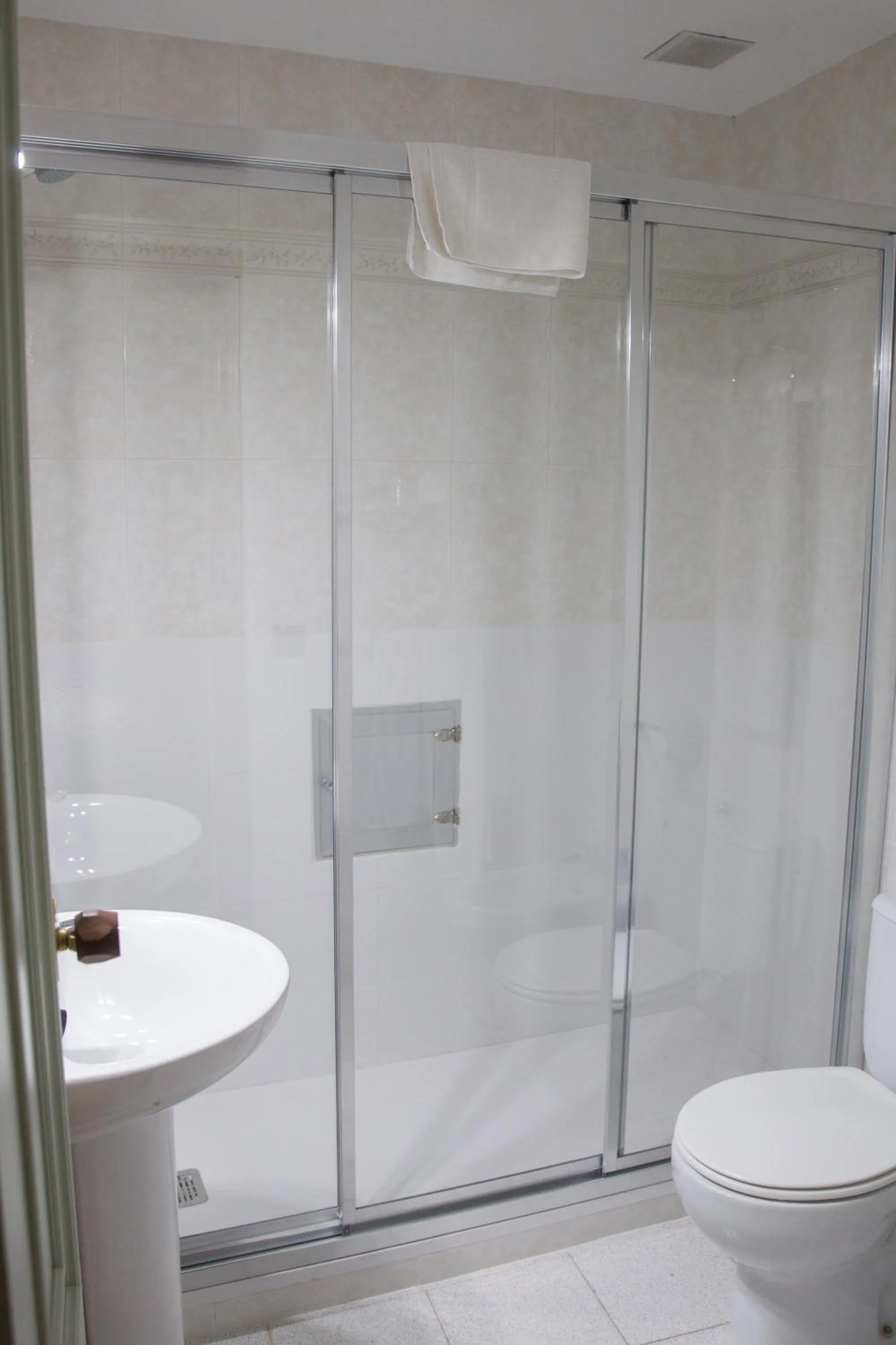 Bathroom in Hostal La Palmera