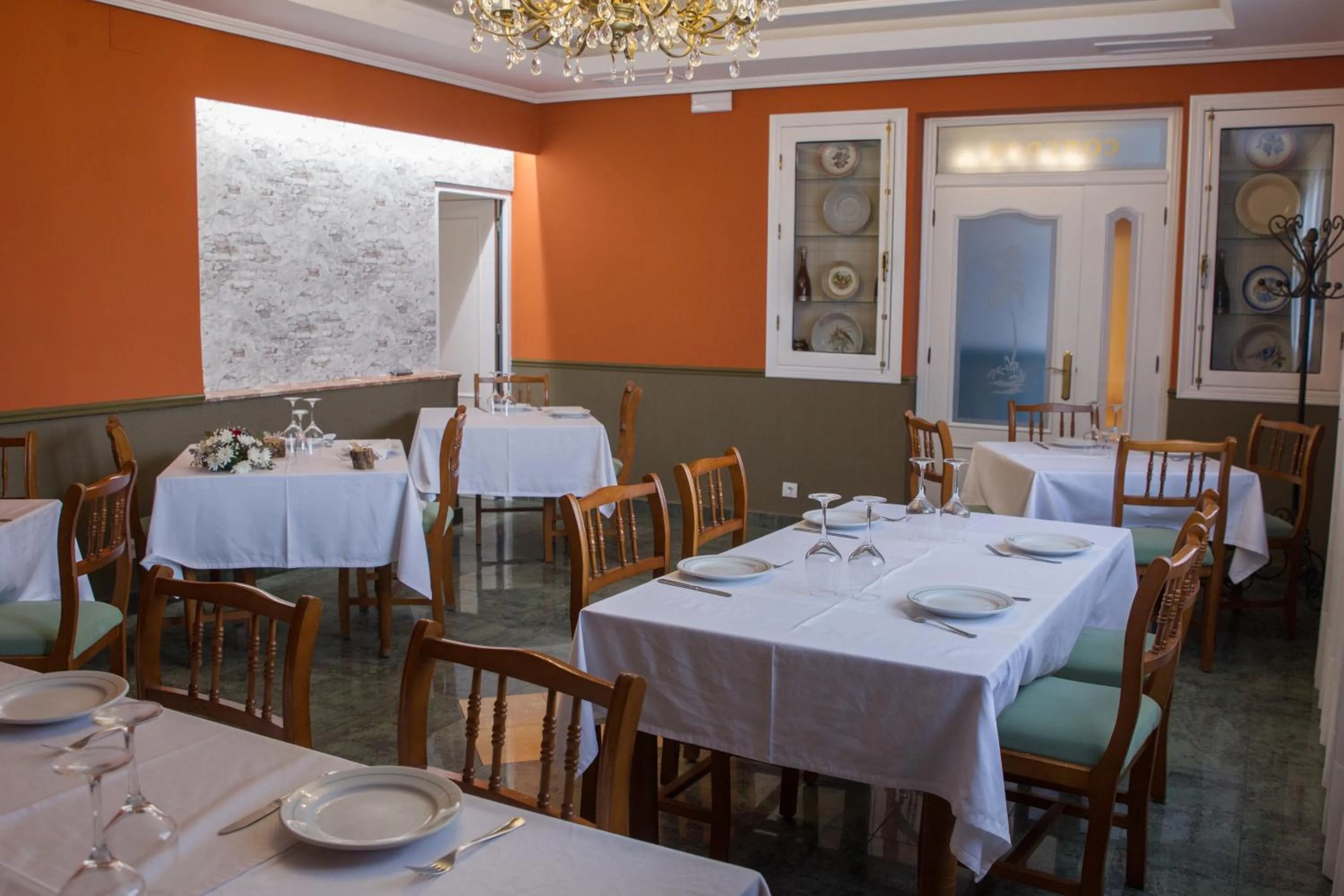 Restaurant/places to eat in Hostal La Palmera