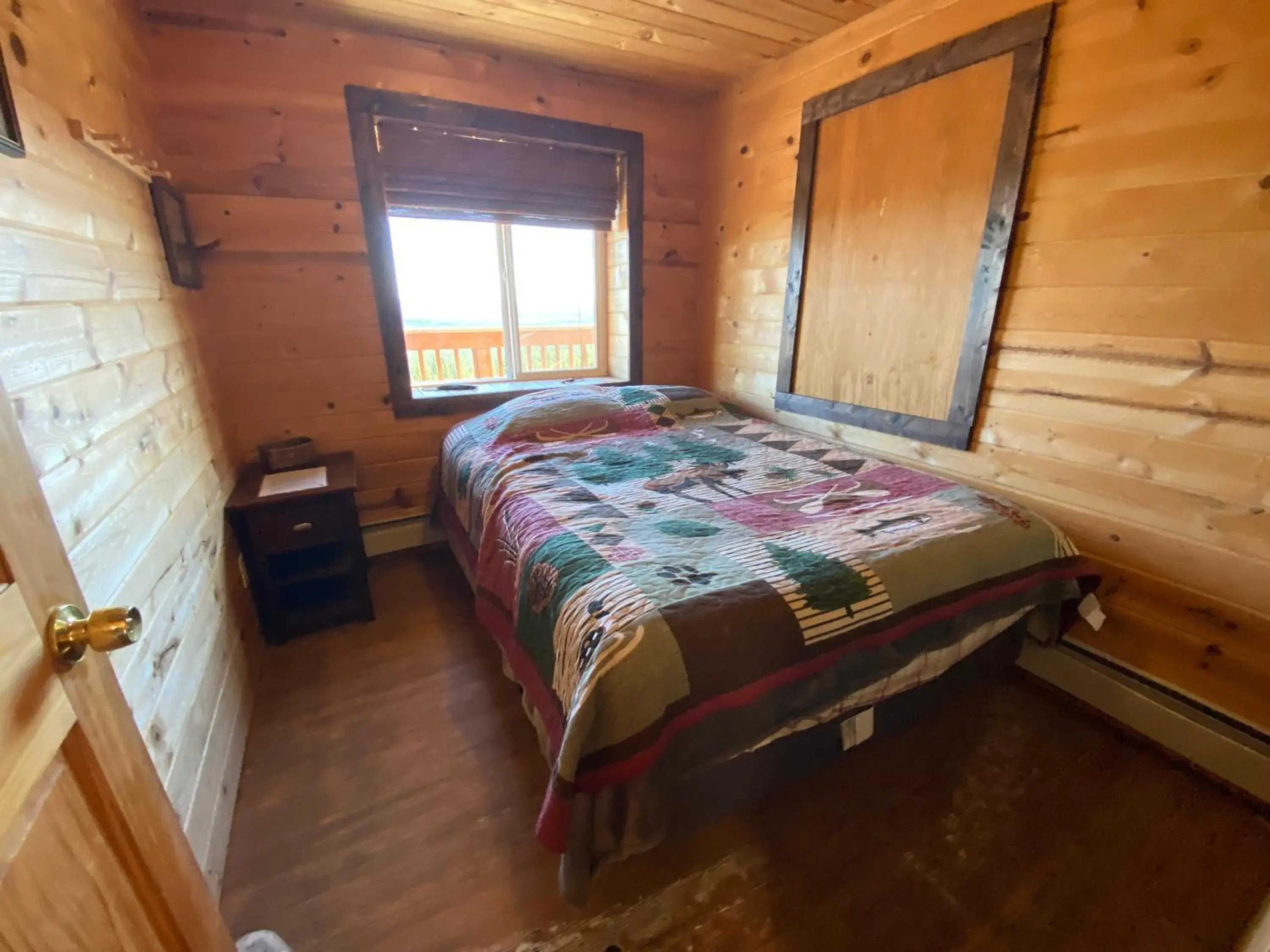 Queen Room in Alpine Creek Lodge Queen Room in Alpine Creek Lodge