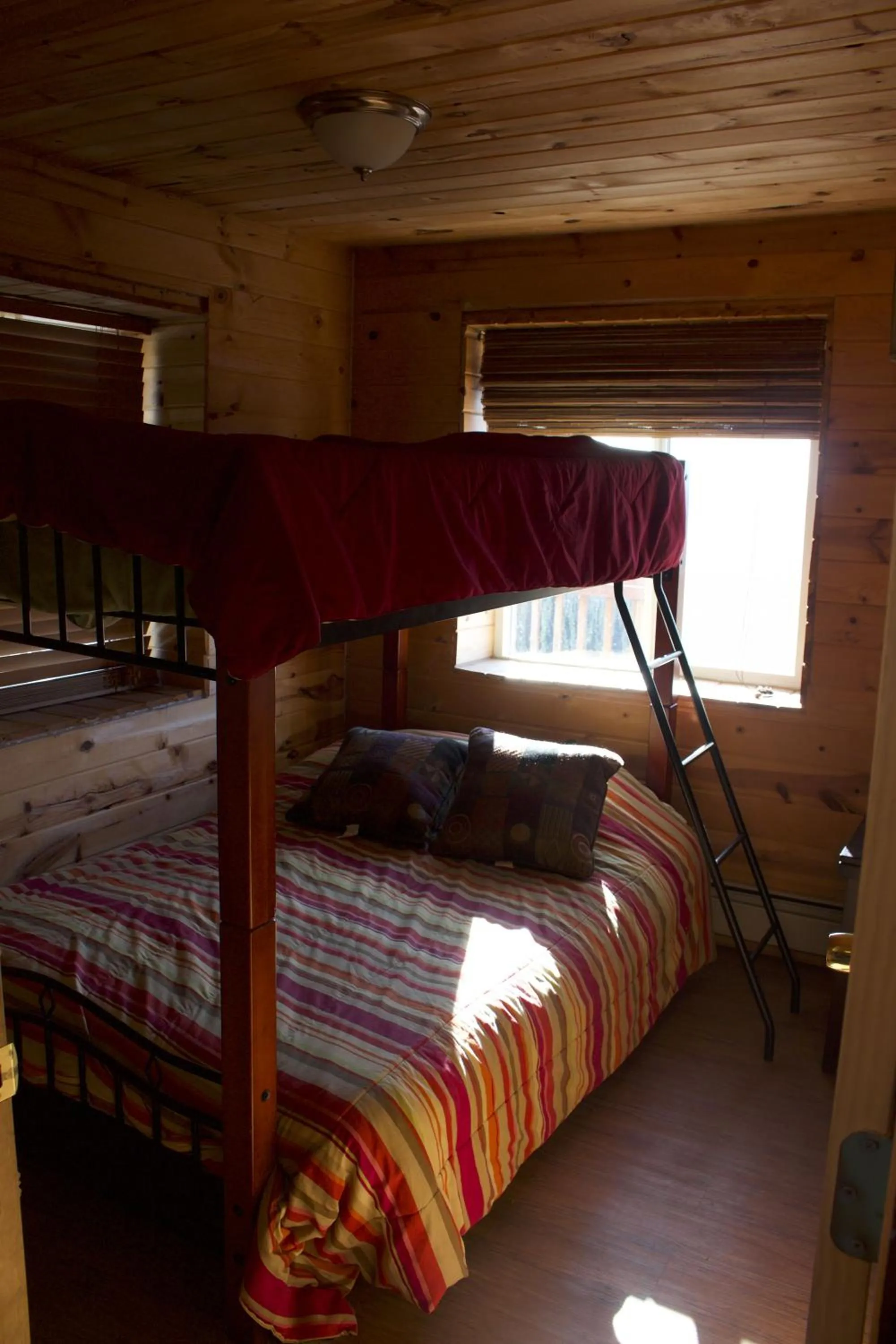 bunk bed, Bed in Alpine Creek Lodge