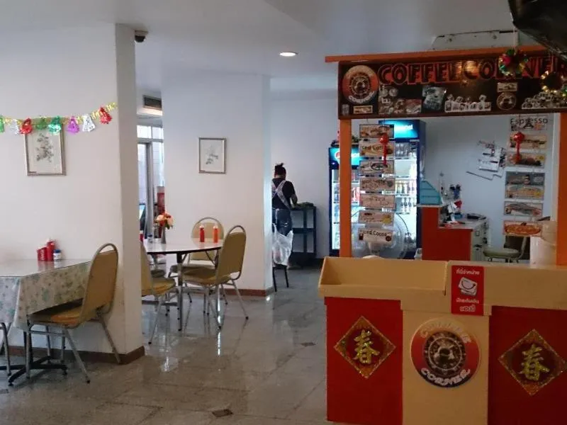 Restaurant/places to eat in The Blooms Residence