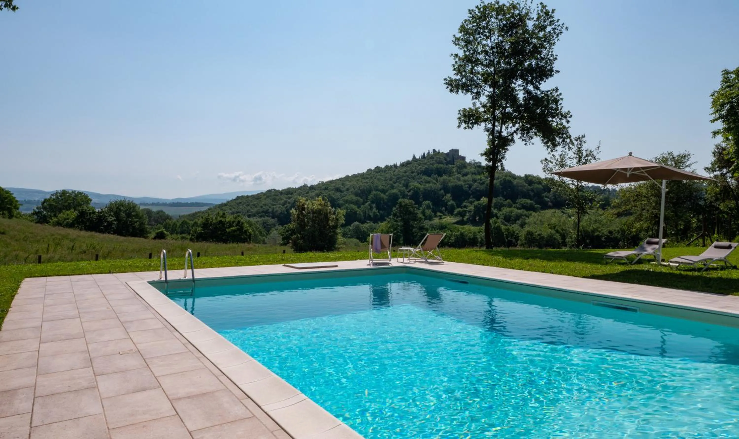 Swimming pool in Relais Il Furioso