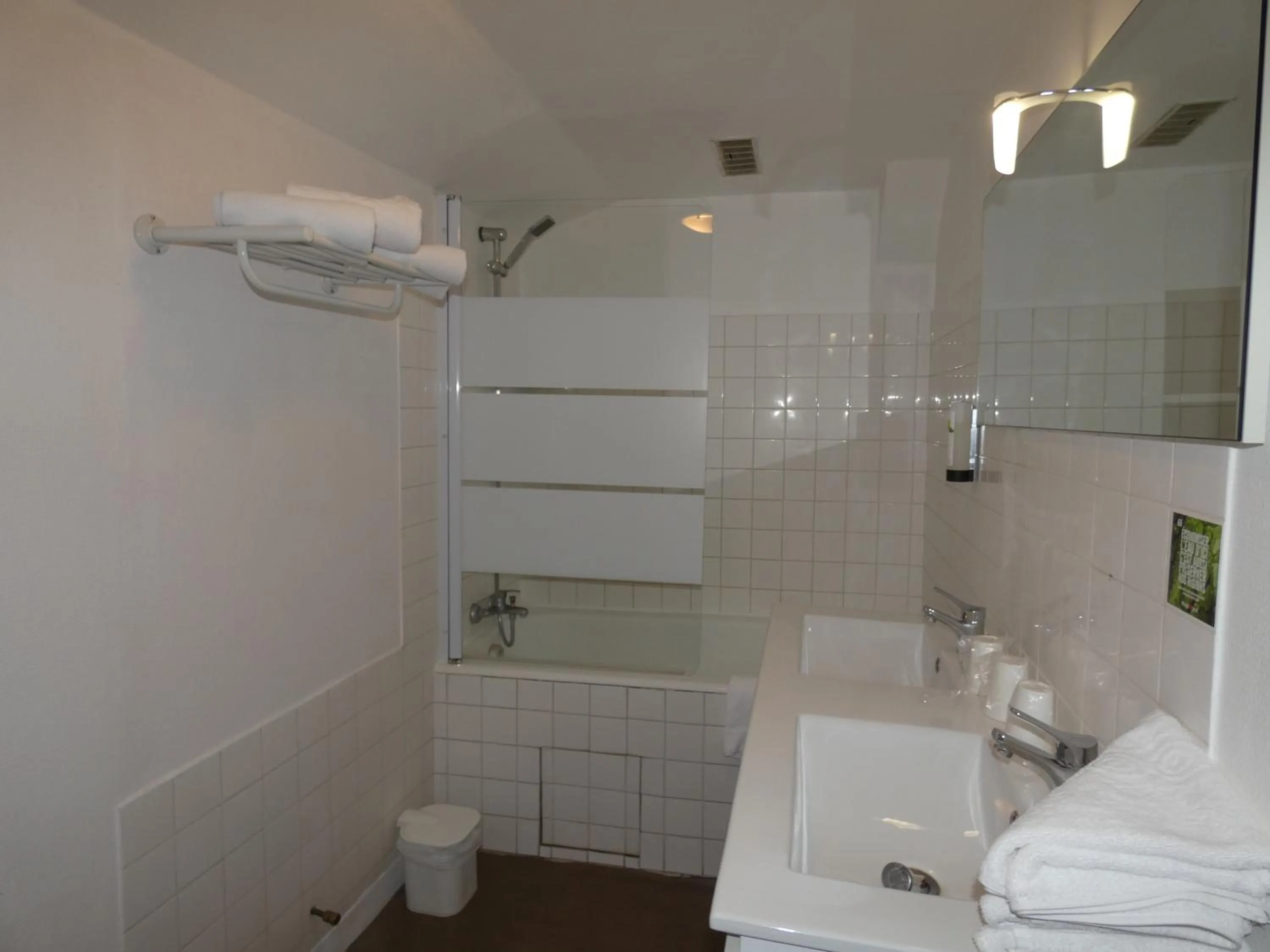 Bathroom in Logis Hôtel Restaurant Auberge Saint Martin