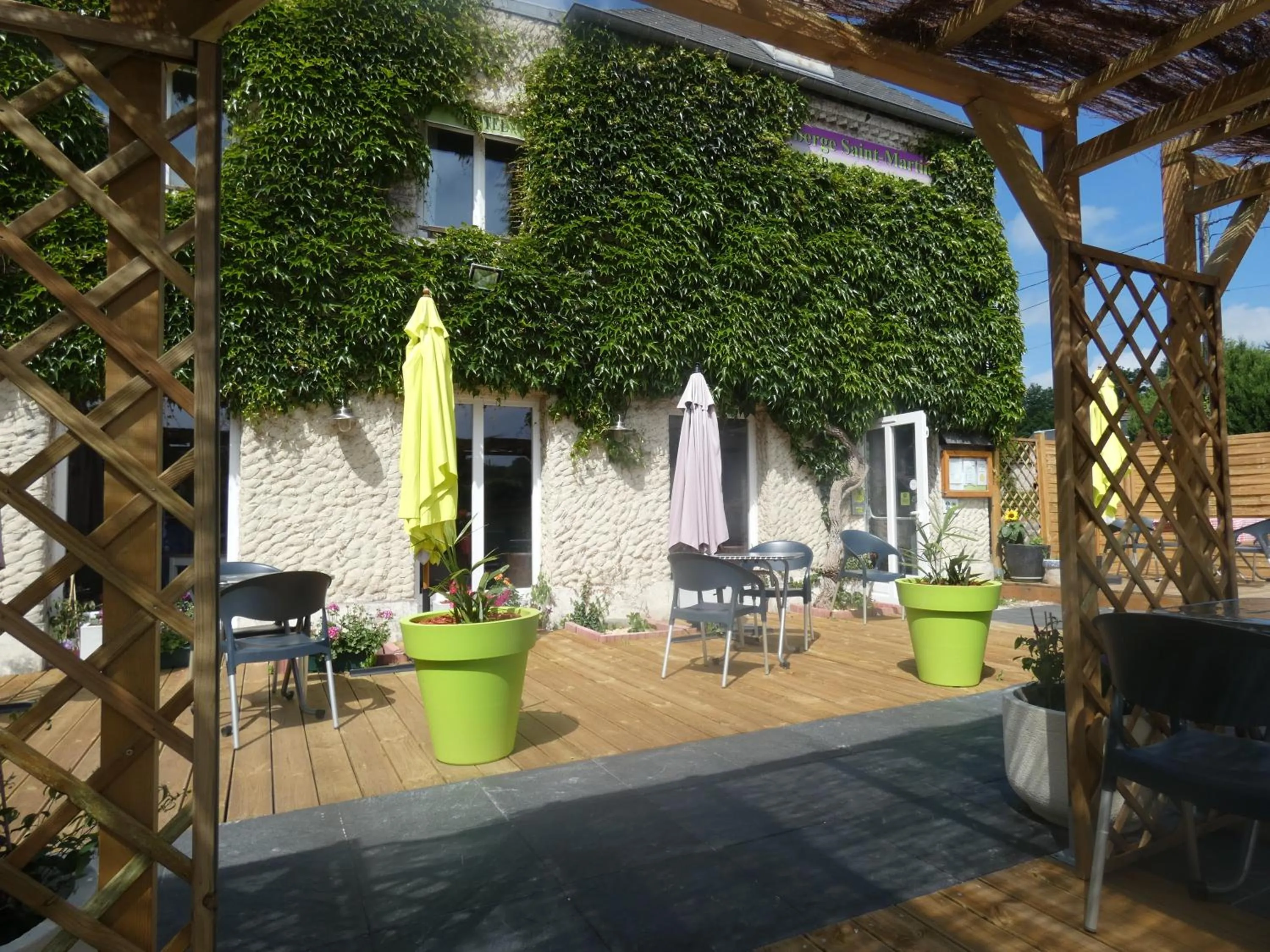Balcony/Terrace in Logis Hôtel Restaurant Auberge Saint Martin