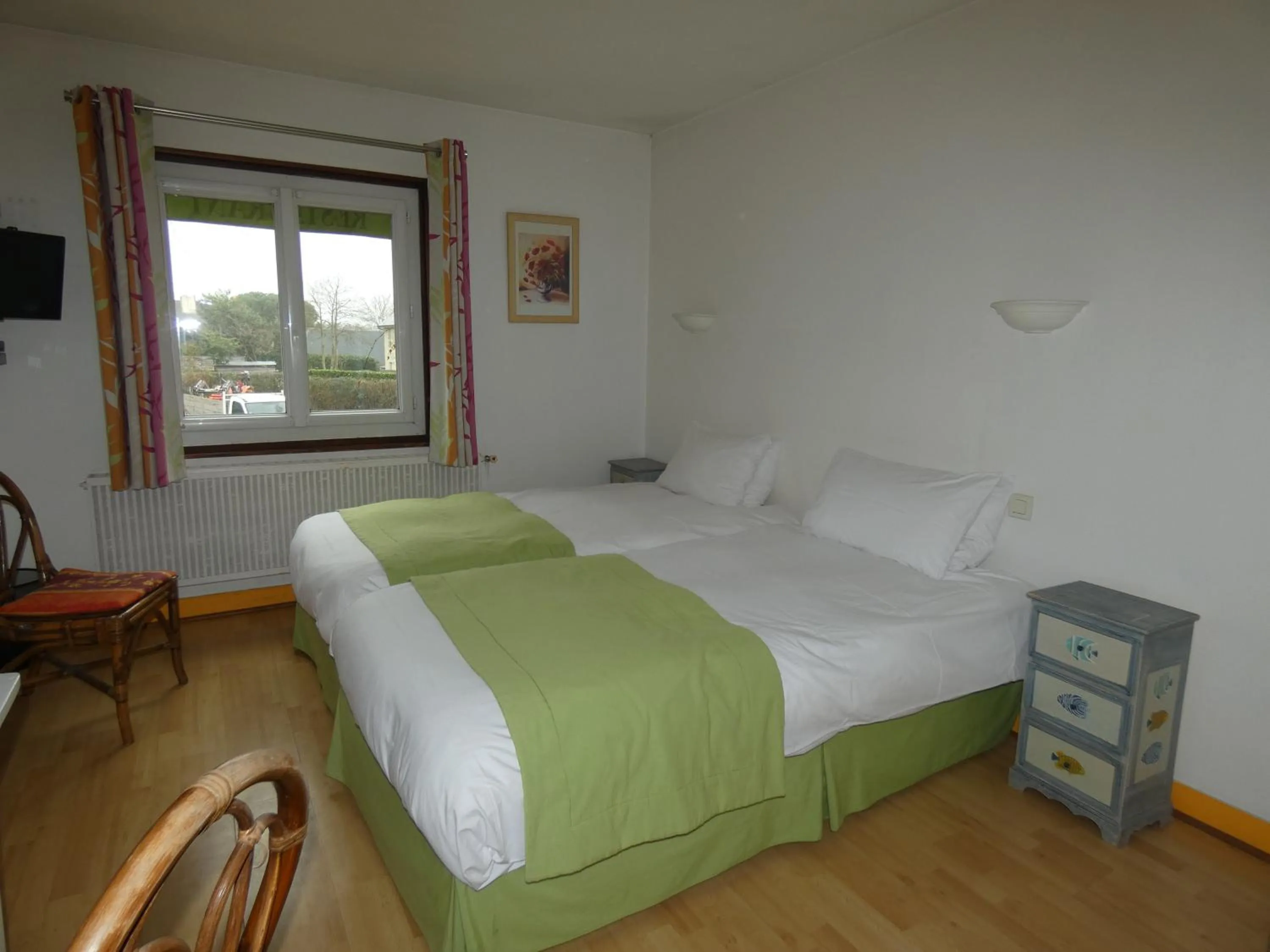 Photo of the whole room, Bed in Logis Hôtel Restaurant Auberge Saint Martin