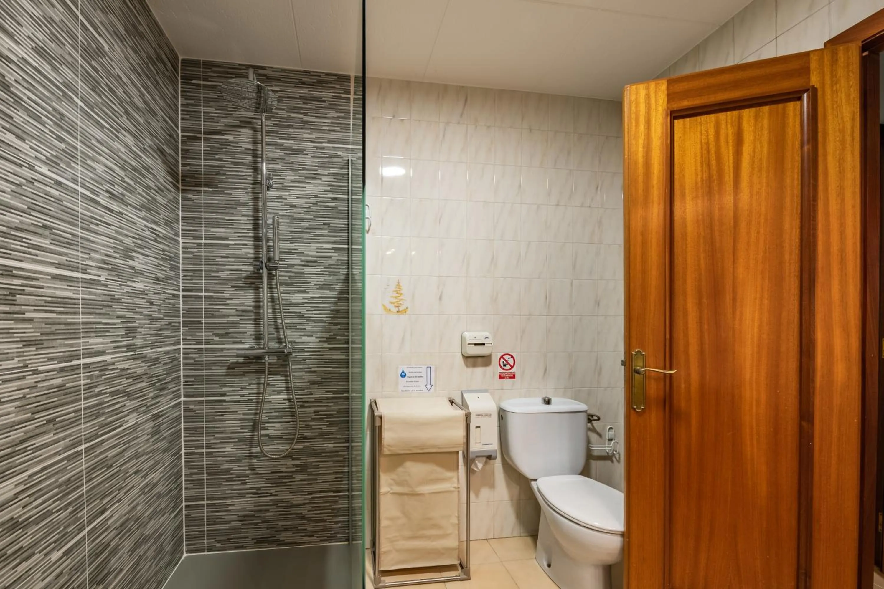 Shower in Hotel Sausa