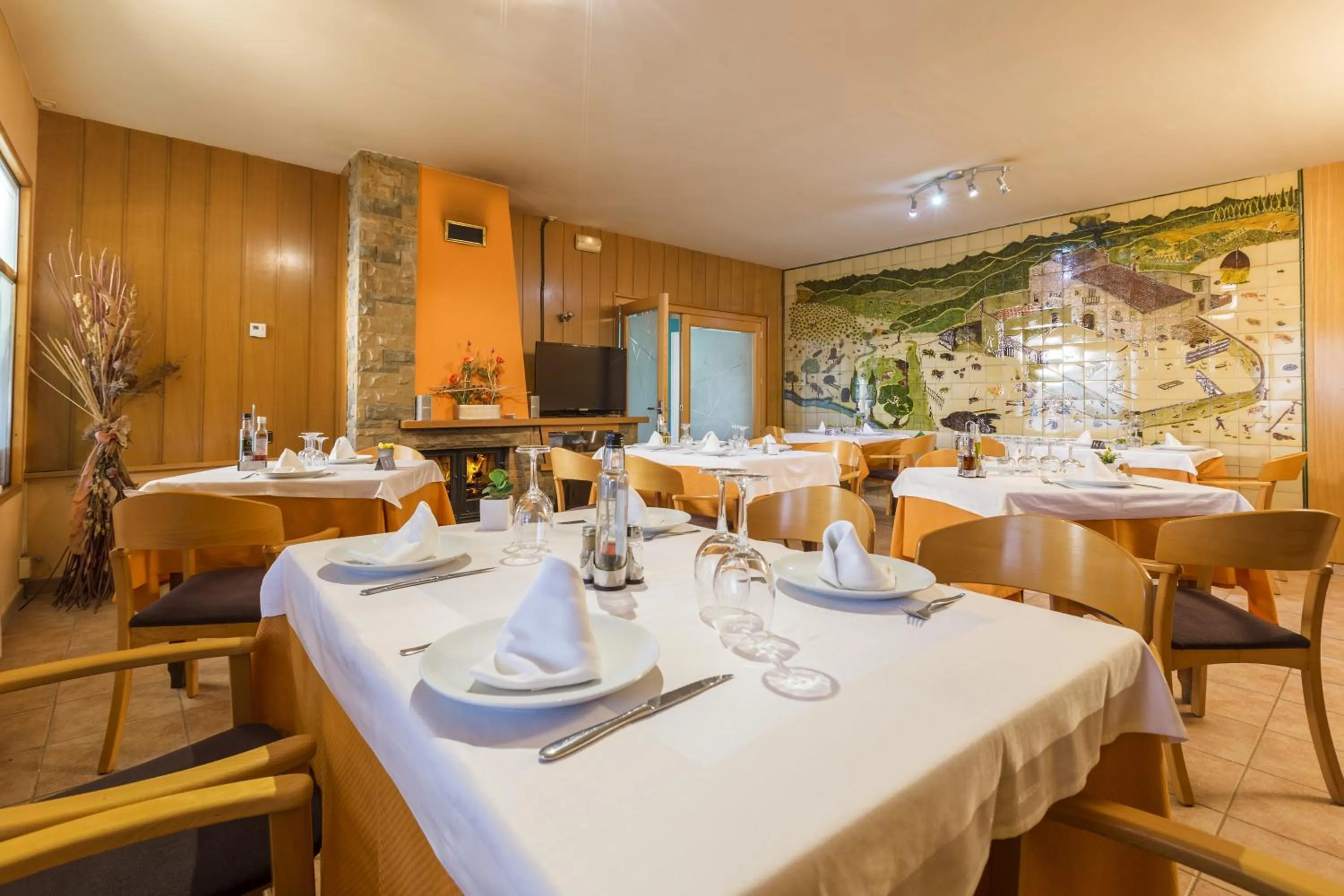 Restaurant/places to eat in Hotel Sausa