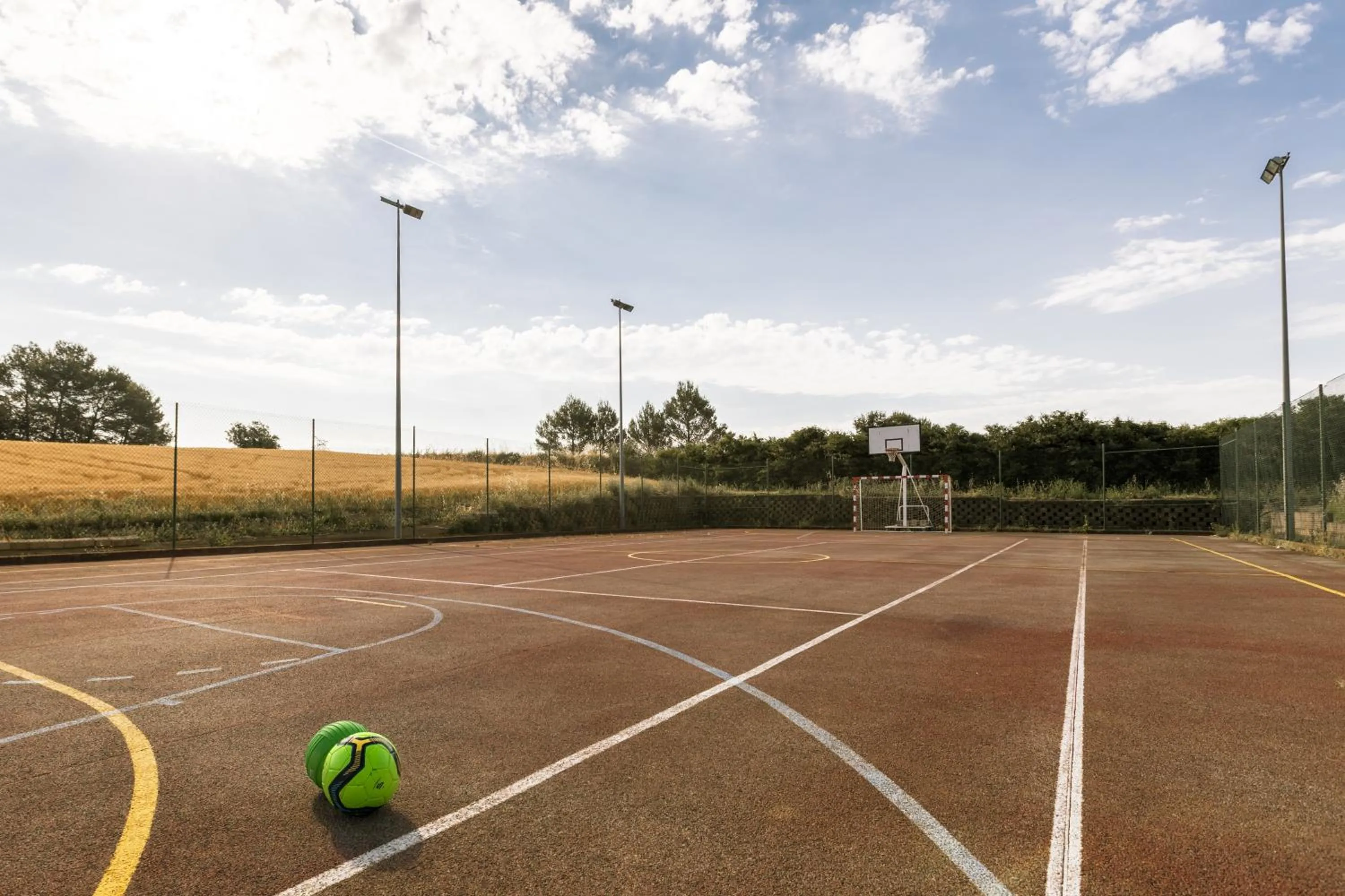Tennis court in Hotel Sausa