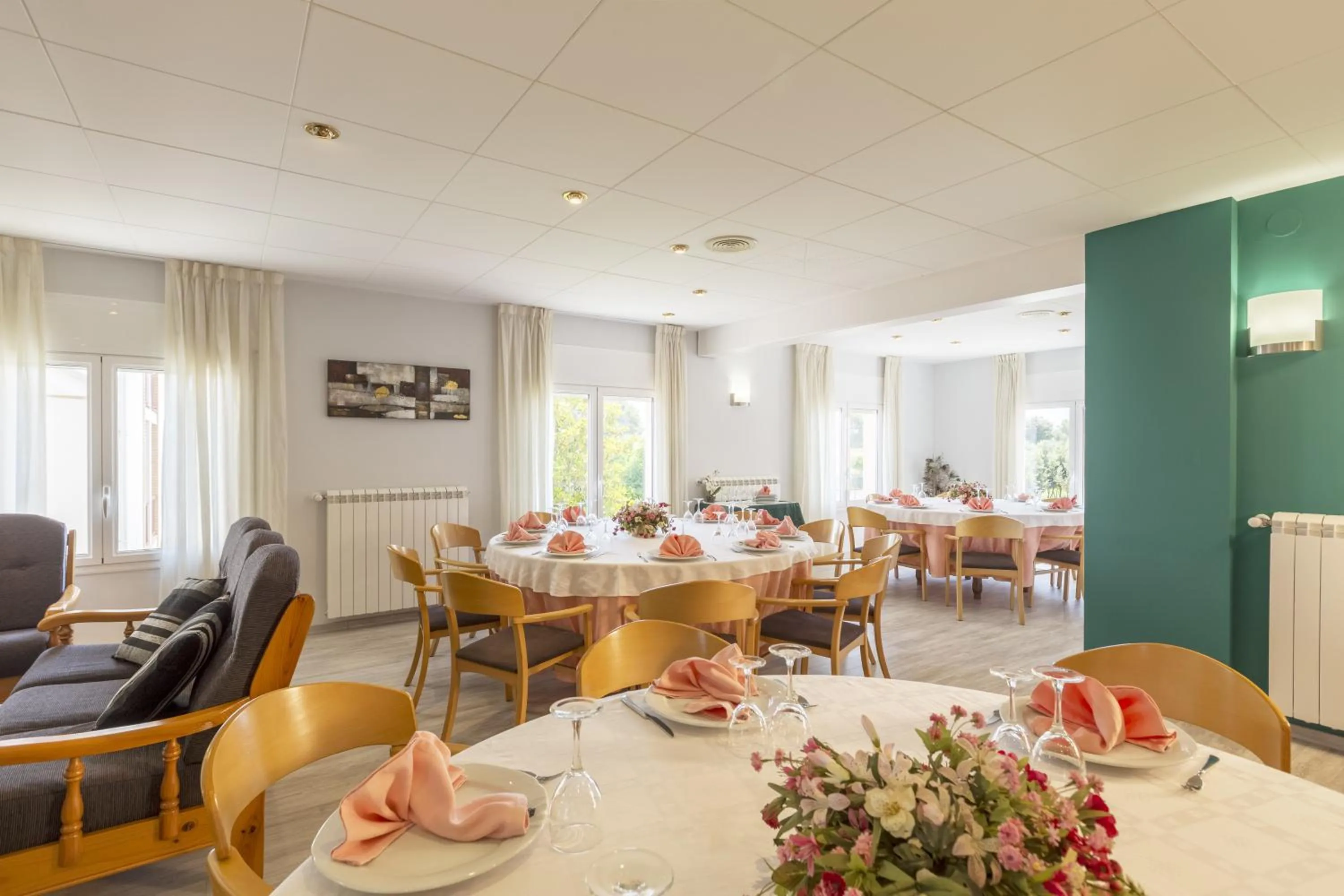 Restaurant/places to eat in Hotel Sausa