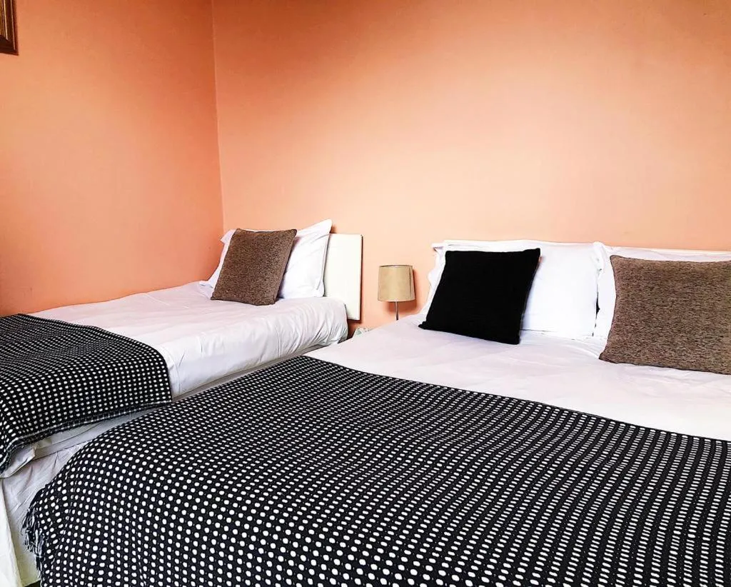 Bedroom, Bed in Caspian Hotel