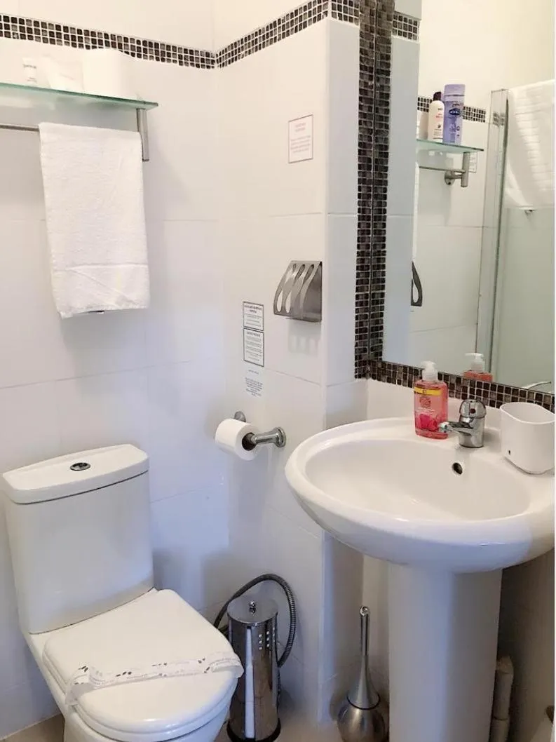 Shower in Caspian Hotel