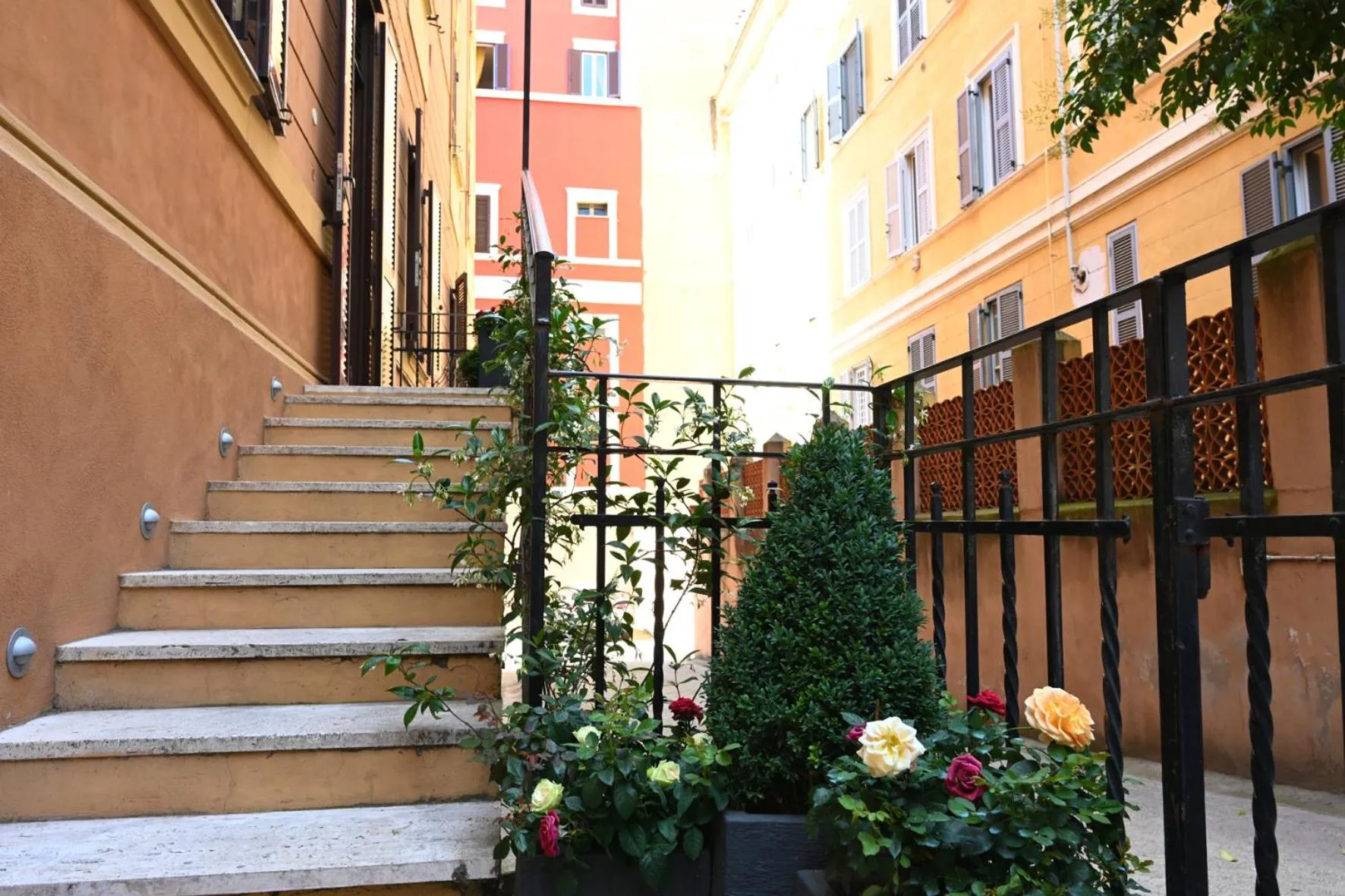 Facade/entrance in Charming Roma