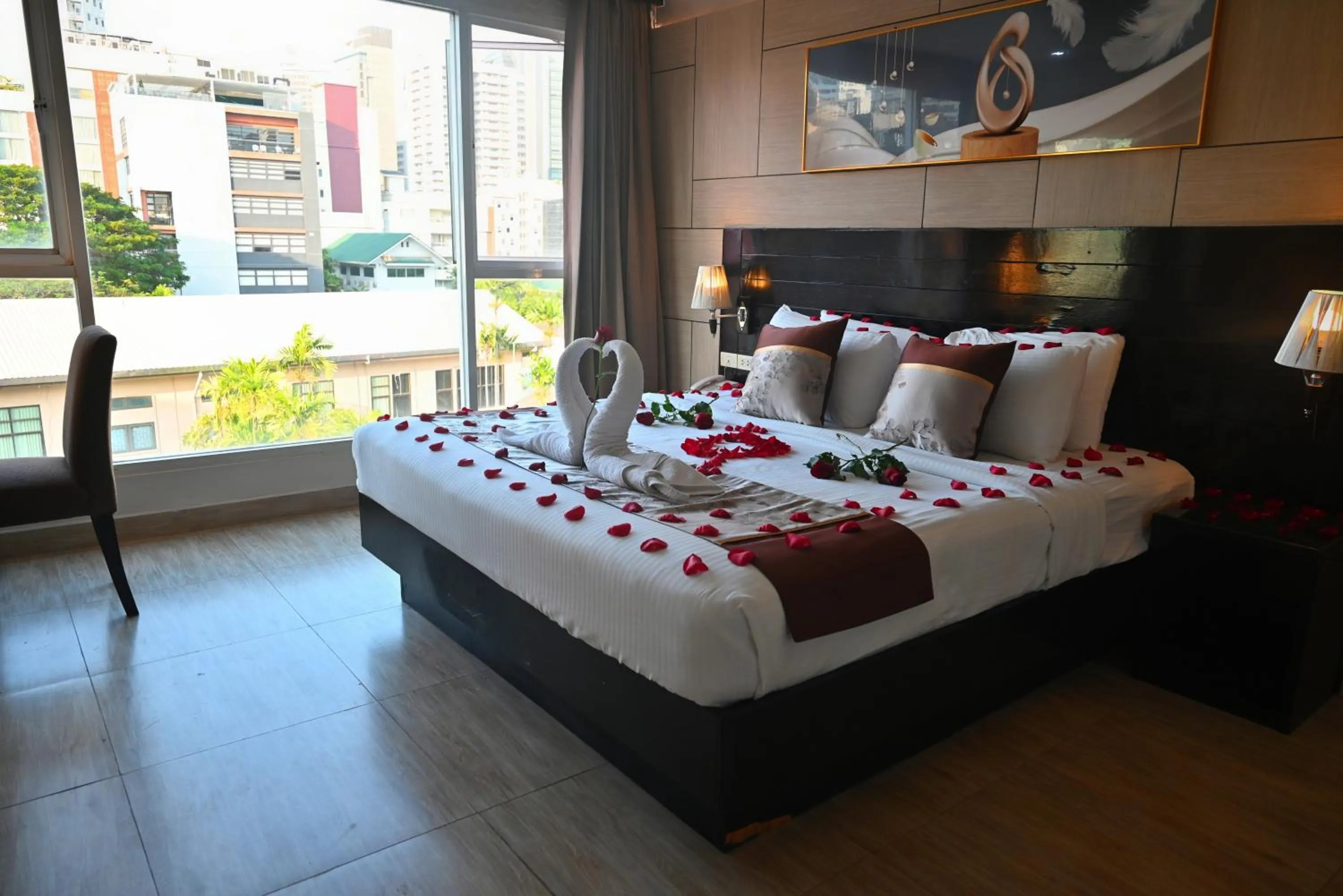 Bed in Boss Suites Nana Hotel