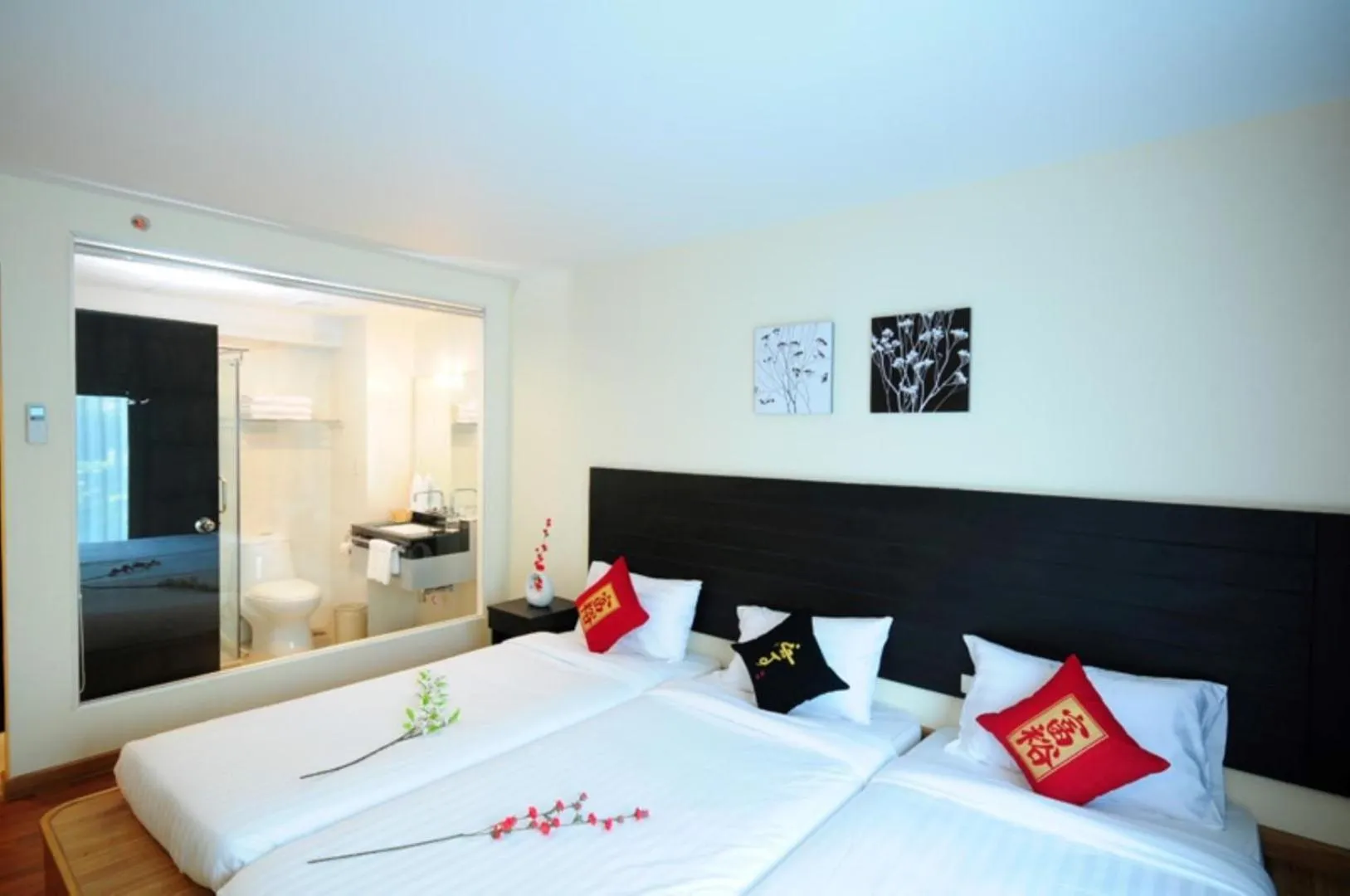 Bed in Boss Suites Nana Hotel