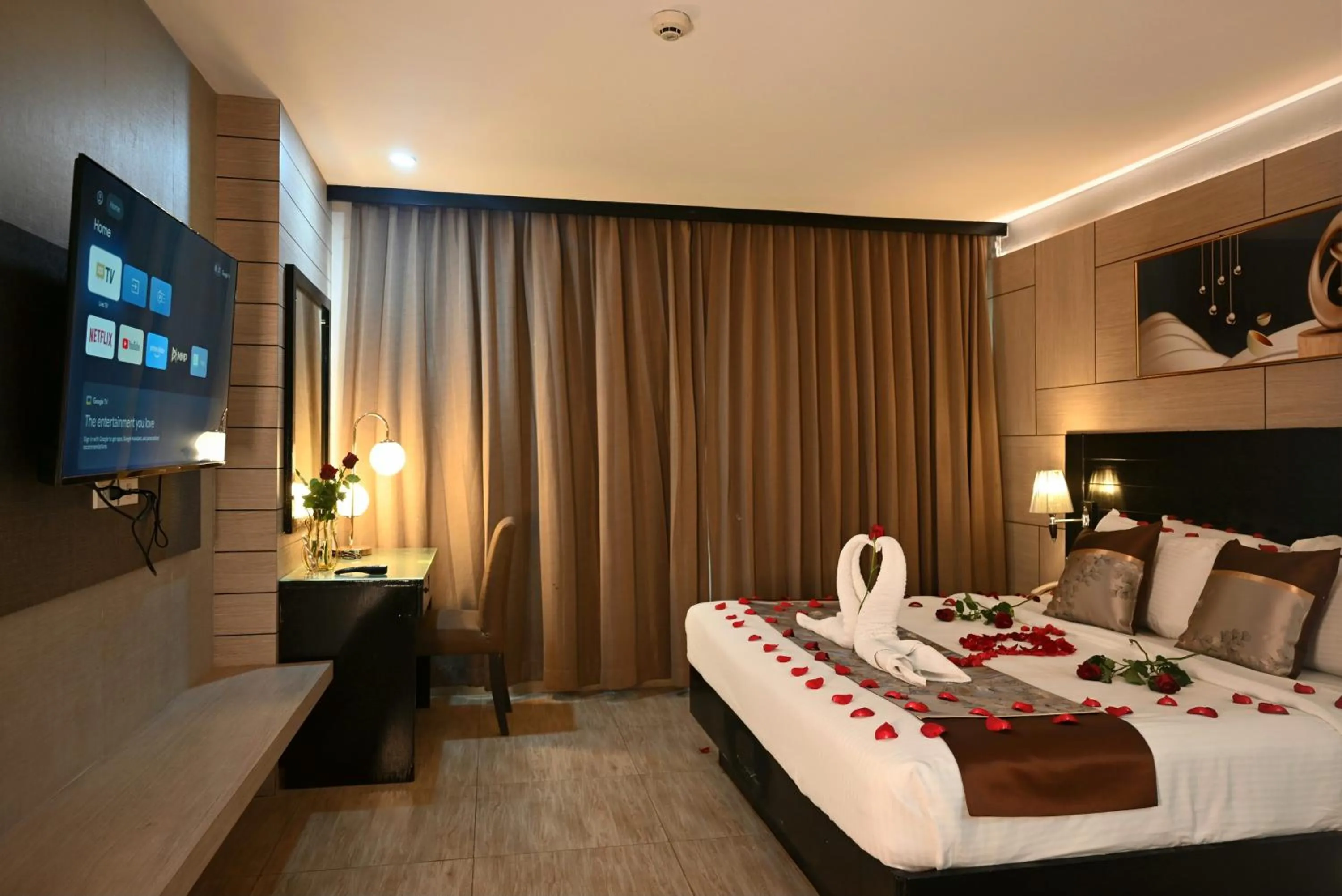 Bed in Boss Suites Nana Hotel