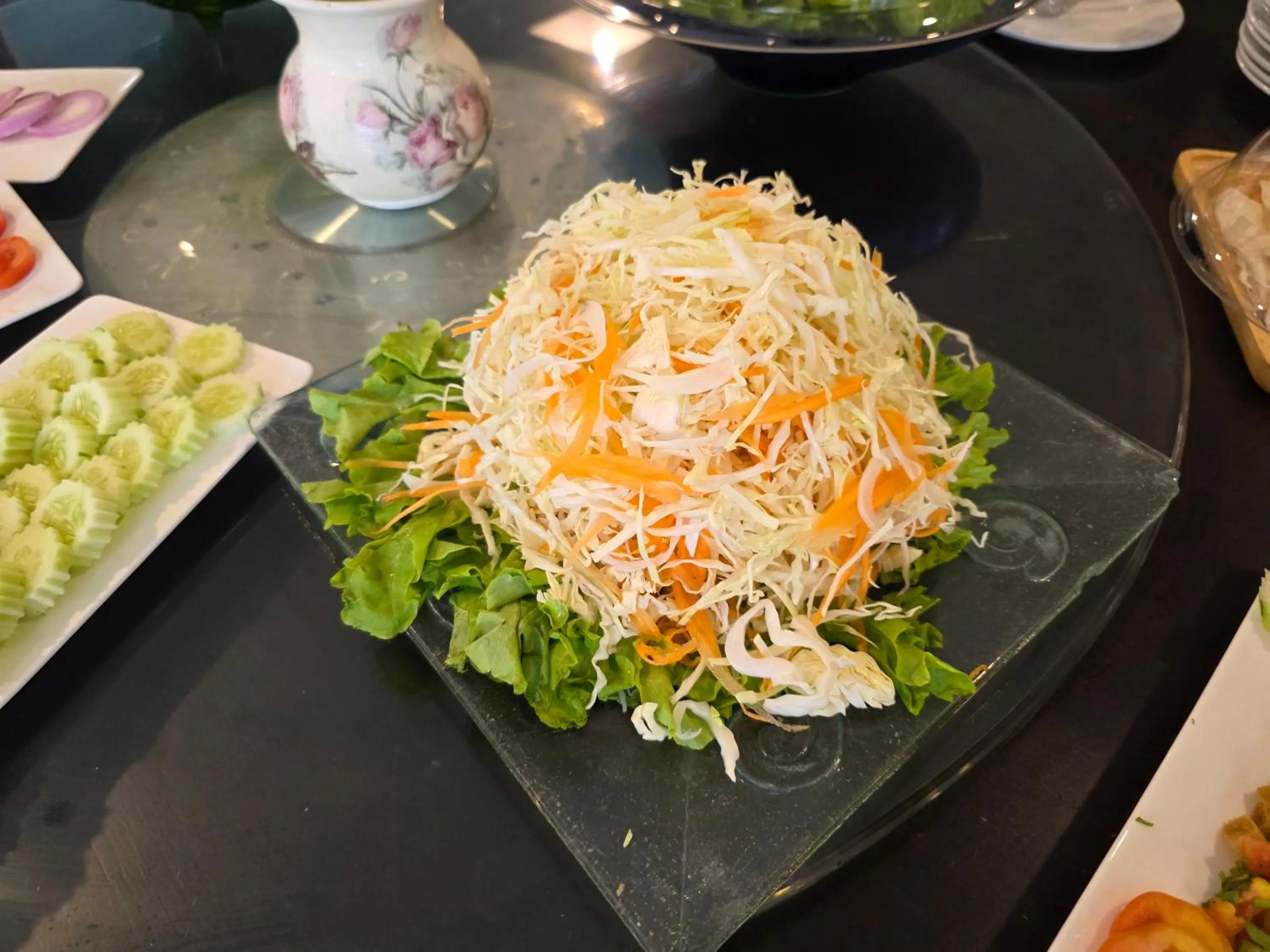 Food and drinks in Boss Suites Nana Hotel