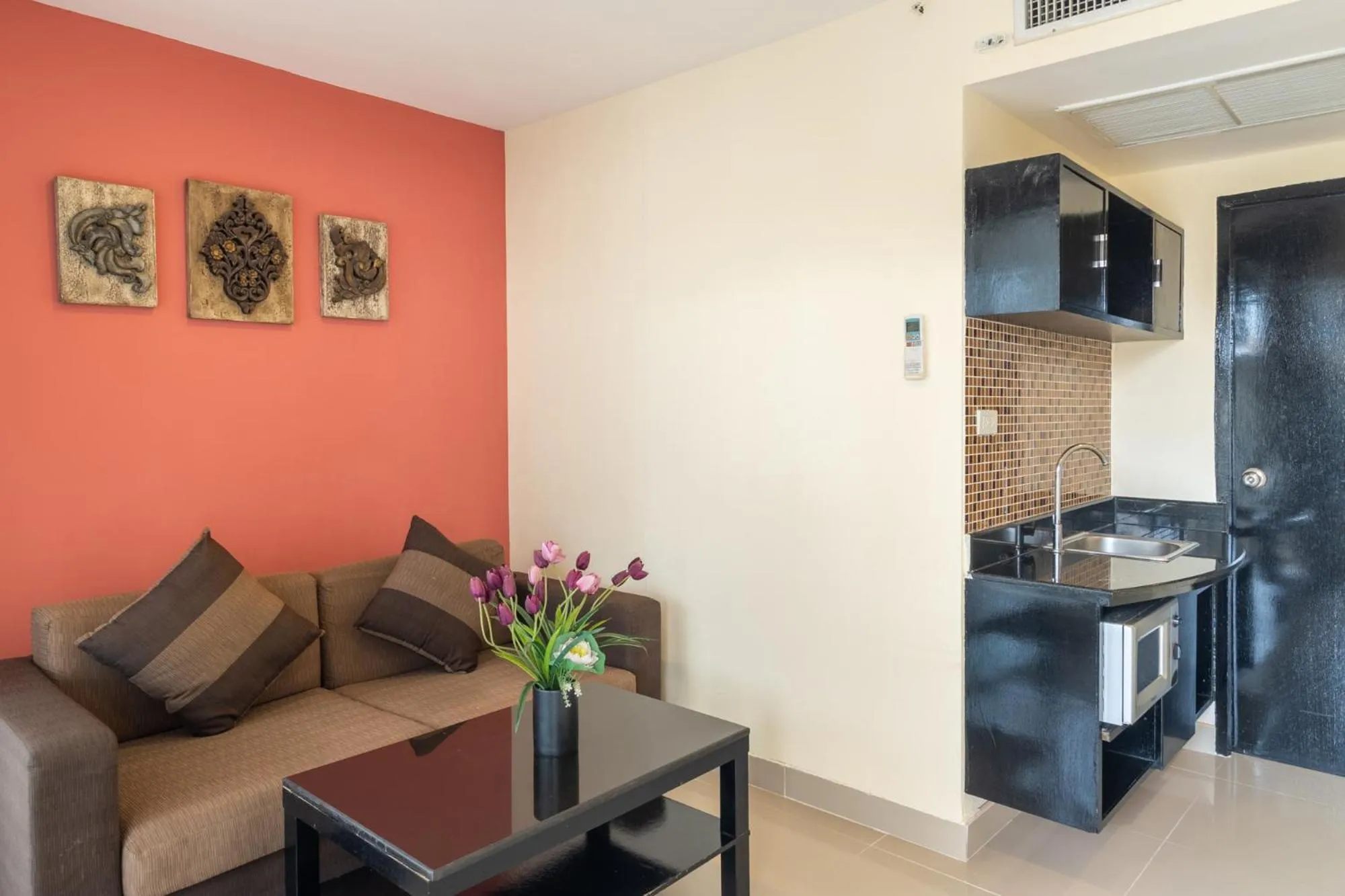 Living room in Boss Suites Nana Hotel